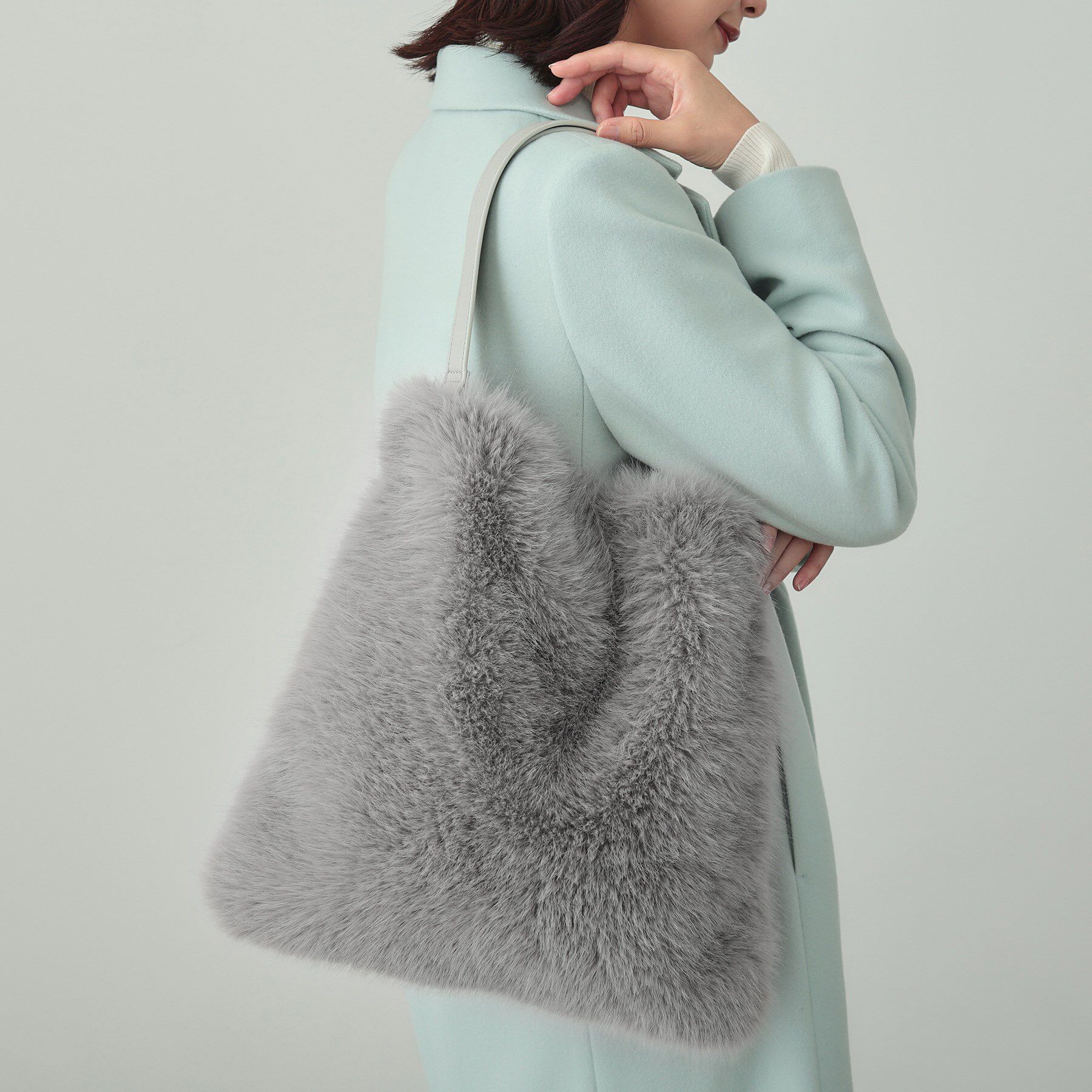 INDIVI「【2WAY】フェイクファートート」|トートバッグ|グレー(012)