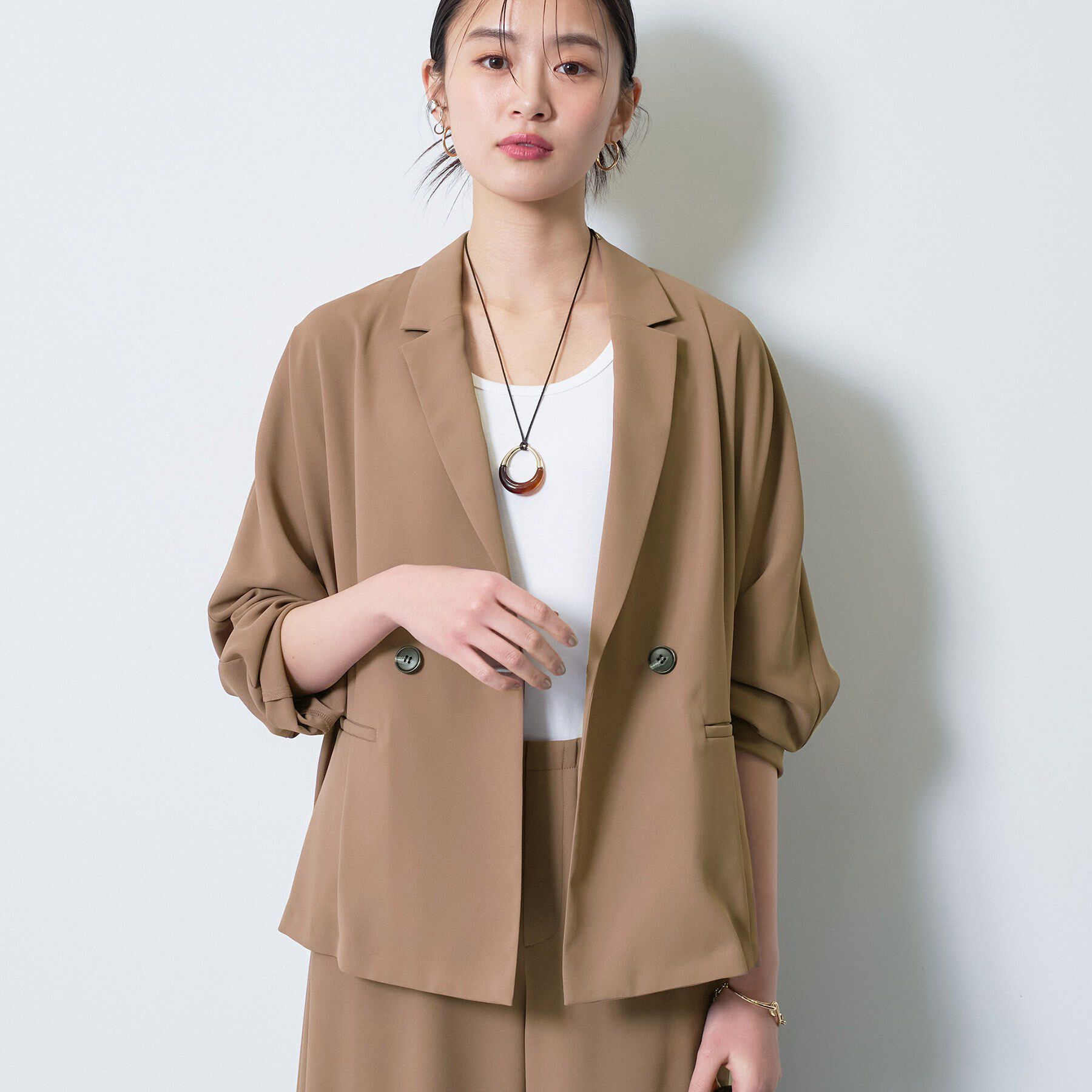 INDIVI「【さらに軽く軽快！／着る日傘】ドルマンダブルジャケット」|テーラードジャケット|モカブラウン(042