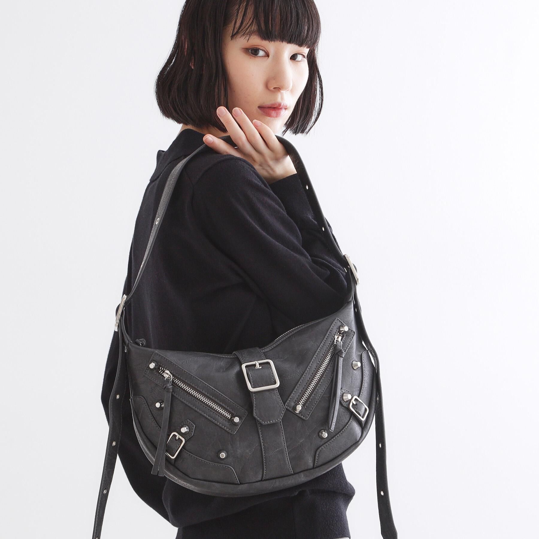 tk.TAKEO KIKUCHI「【FANCYシリーズ】スタッズクレセントショルダーバッグ」|ショルダー・メッセンジャー|