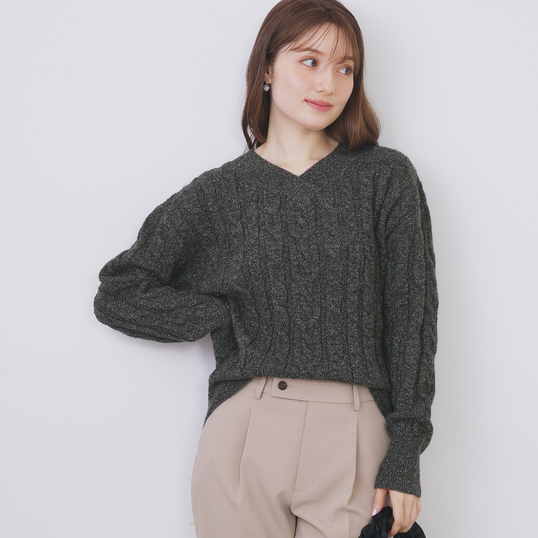 index「ラメ混ファンシーケーブルVネックニット【洗濯機OK】」|ニット・セーター|チャコールグレー(0