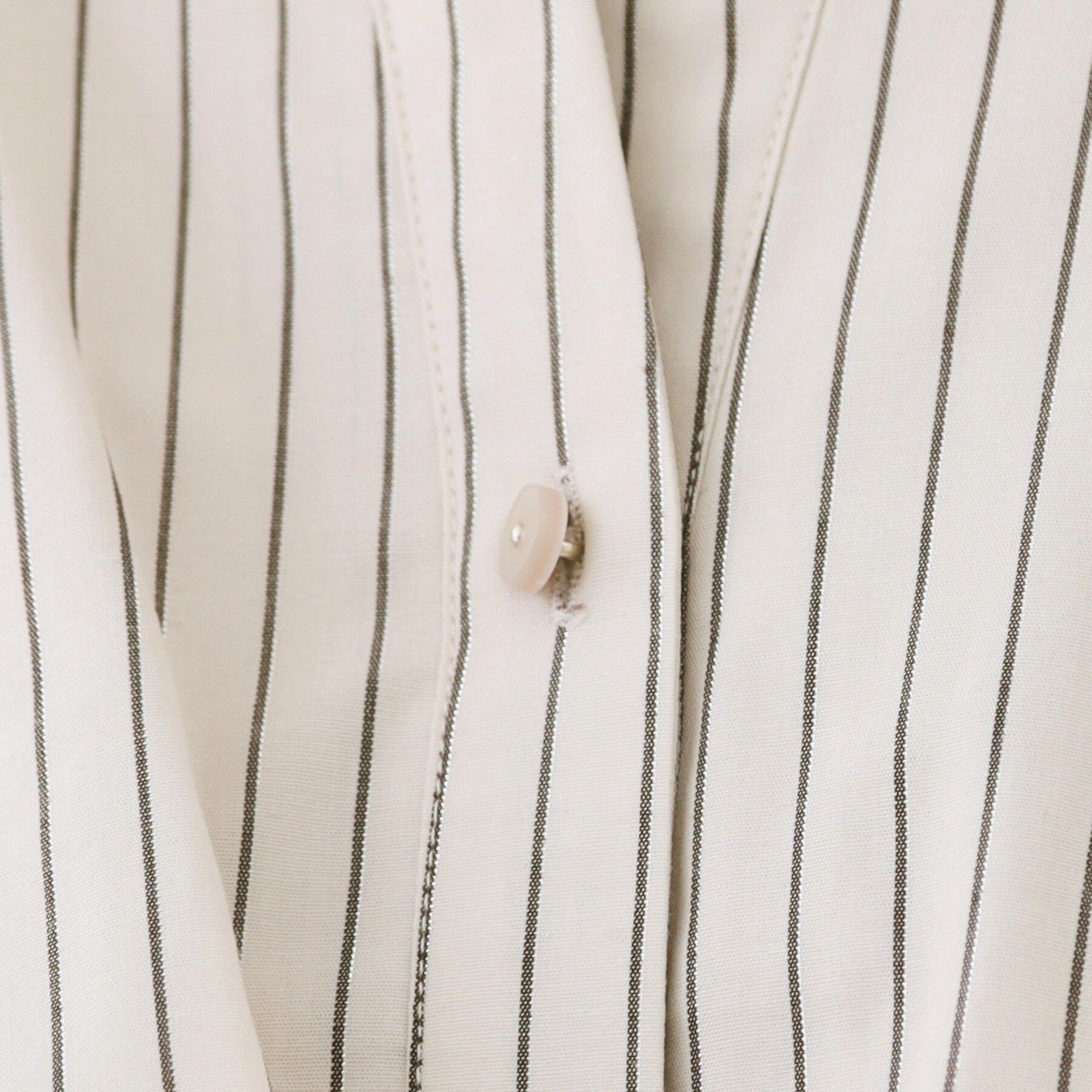 index「フリルキーネックシャツ【洗濯機OK/イージーアイロン/防シワ】《XS～LL/7col》」|シャツ・ブラウス|