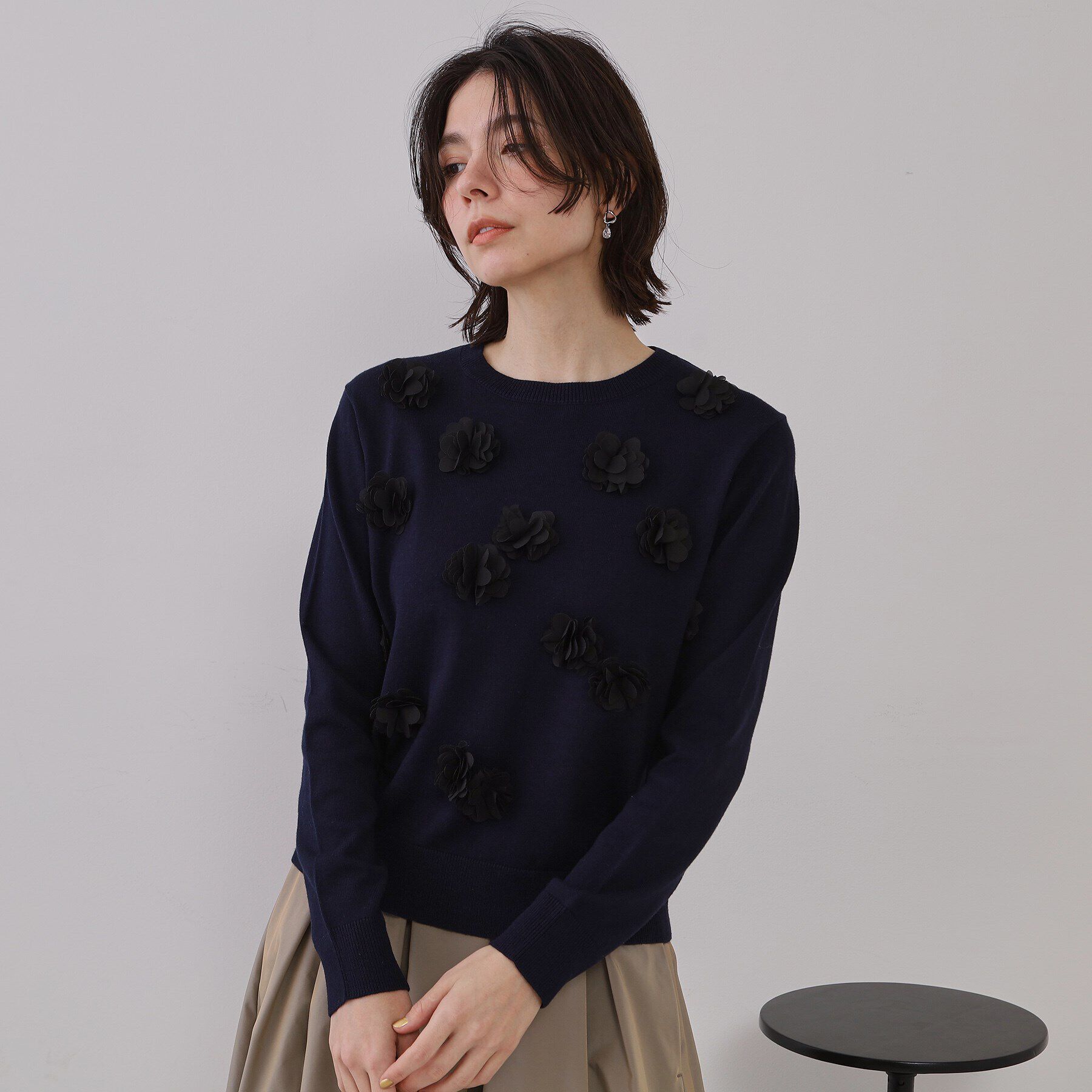 OPAQUE.CLIP「フラワーモチーフニット【洗濯機洗い可】」|ニット・セーター|ネイビー(094)