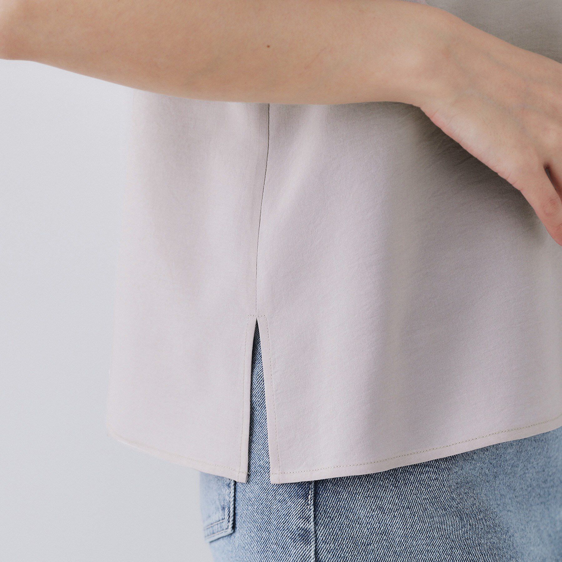 OPAQUE.CLIP「リネンライクキーネックタックスリーブブラウス【洗濯機洗い可/吸水速乾/接触冷感】」|シャツ・ブラウス|