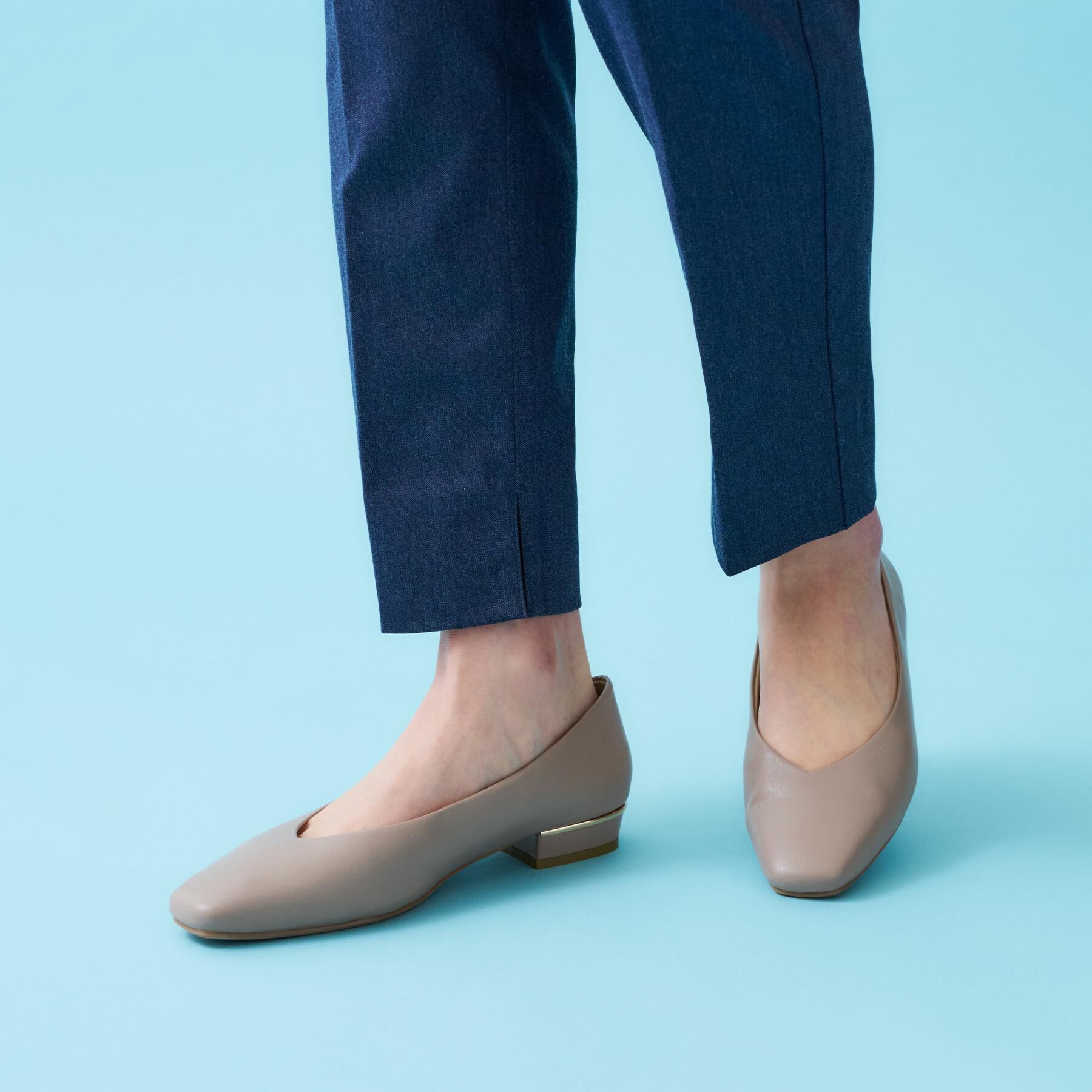 OPAQUE.CLIP「【抗菌防臭加工/生活防水】メタルパーツVフラットパンプス」|パンプス|