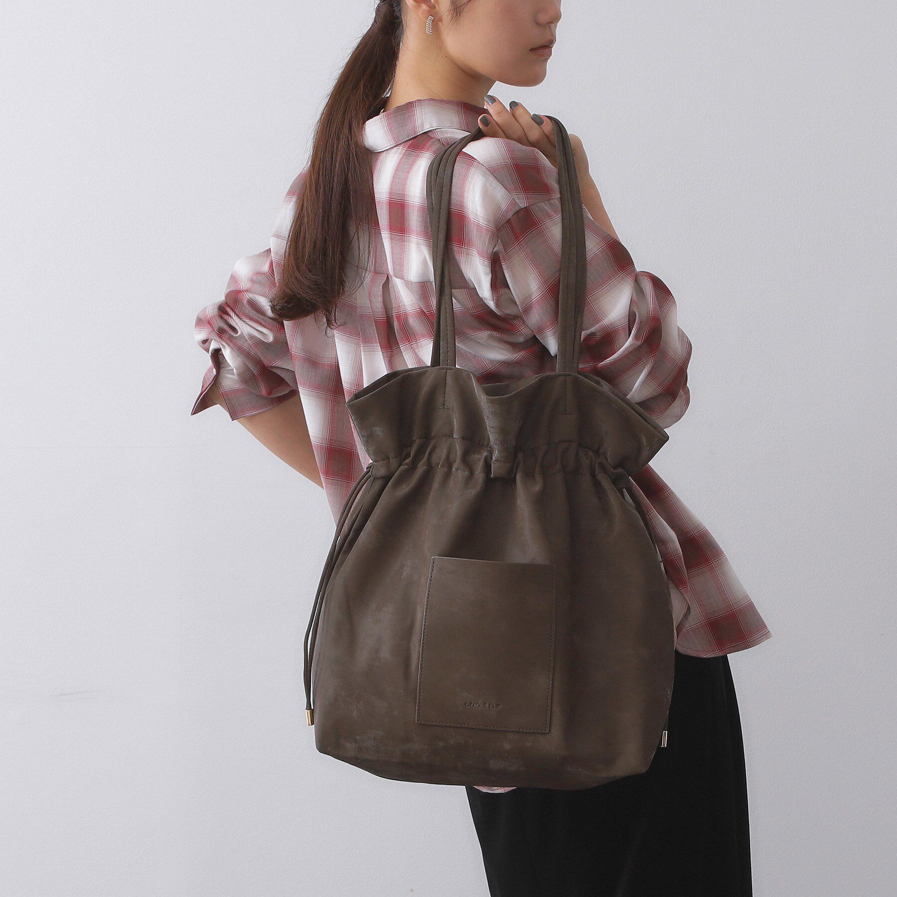 OPAQUE.CLIP「【A4サイズ対応】ソフト合皮巾着ドローストリングトートバッグ」|トートバッグ|ブラウン(144)