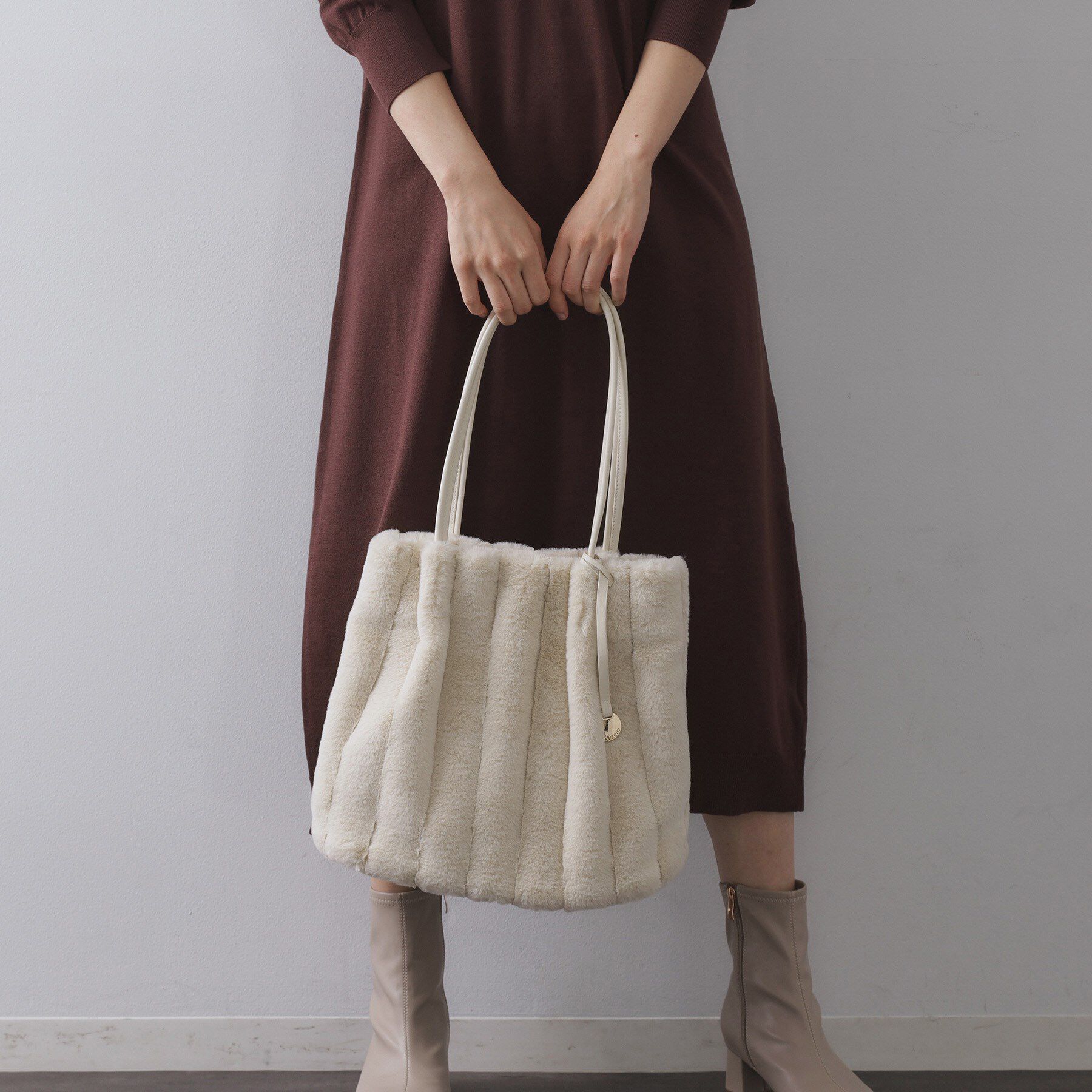 OPAQUE.CLIP「【A4サイズ対応／マチ付き】ストライプフェイクファートートバッグ」|トートバッグ|