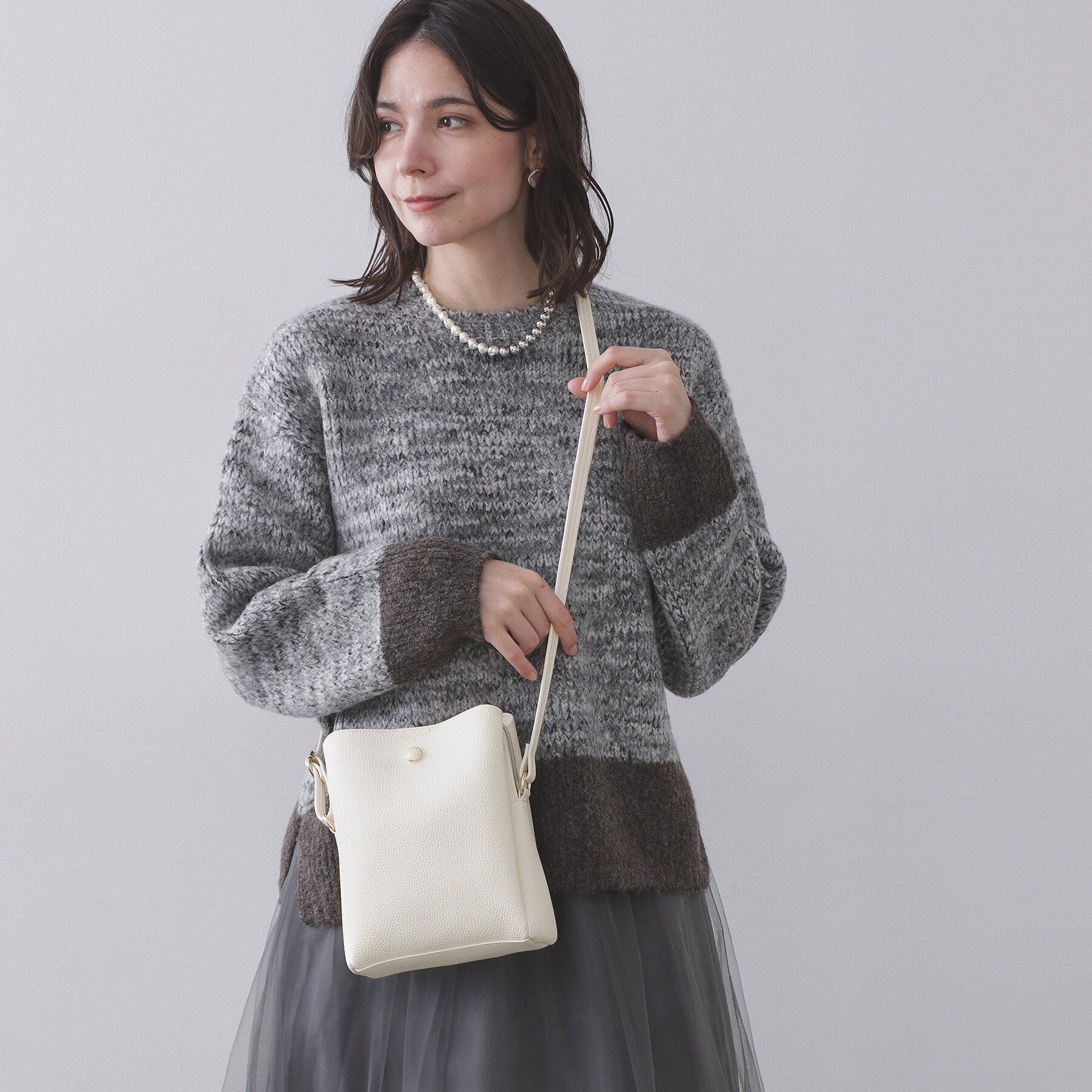 OPAQUE.CLIP「シュリンク合皮3層ミニショルダーバッグ【軽量／長さ調整可能】」|ショルダー・メッセンジャー|アイボリー(004)