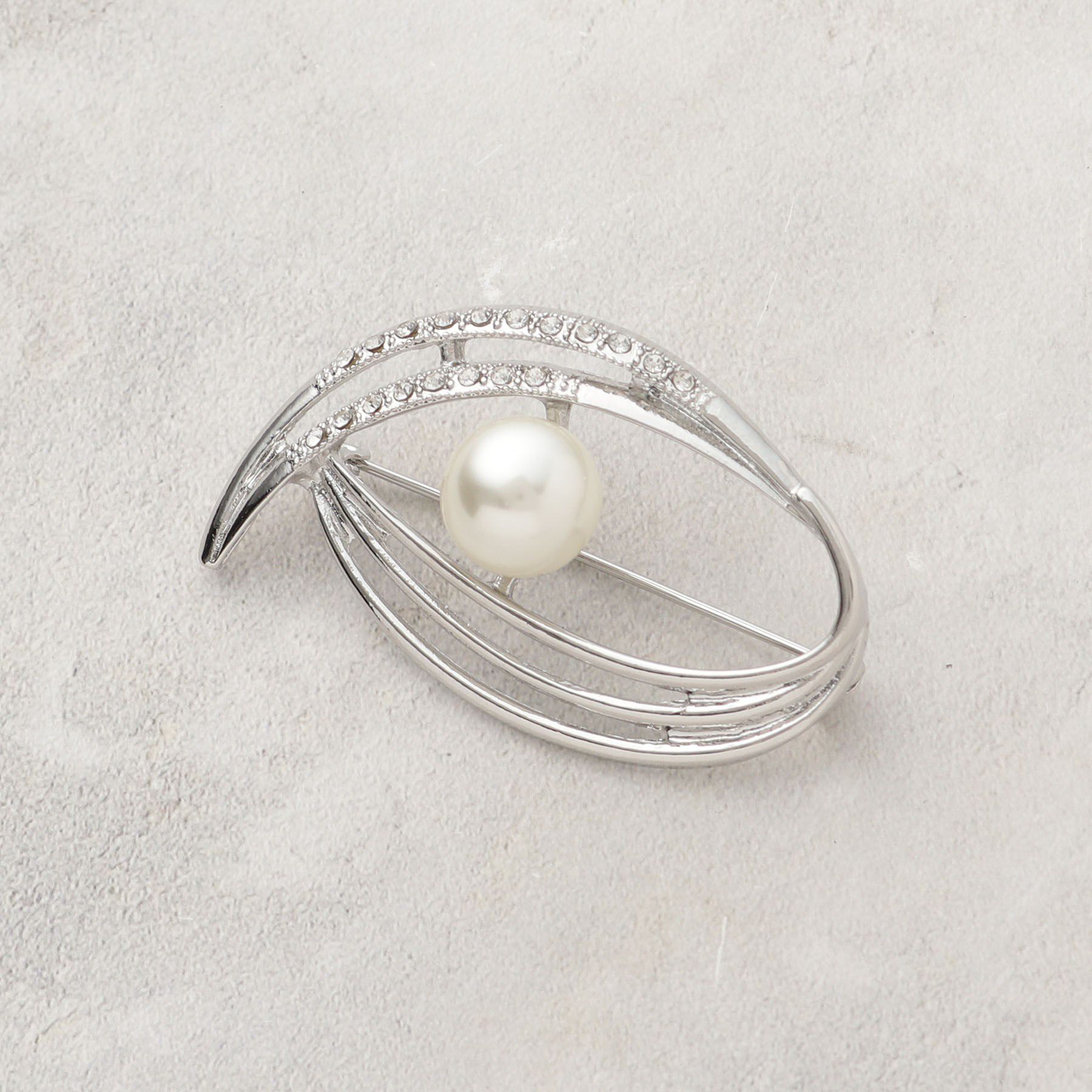 OPAQUE.CLIP「フェイクパール&times;ビジュー ニュアンスラインブローチ」|ブローチ・コサージュ|シルバー(006)