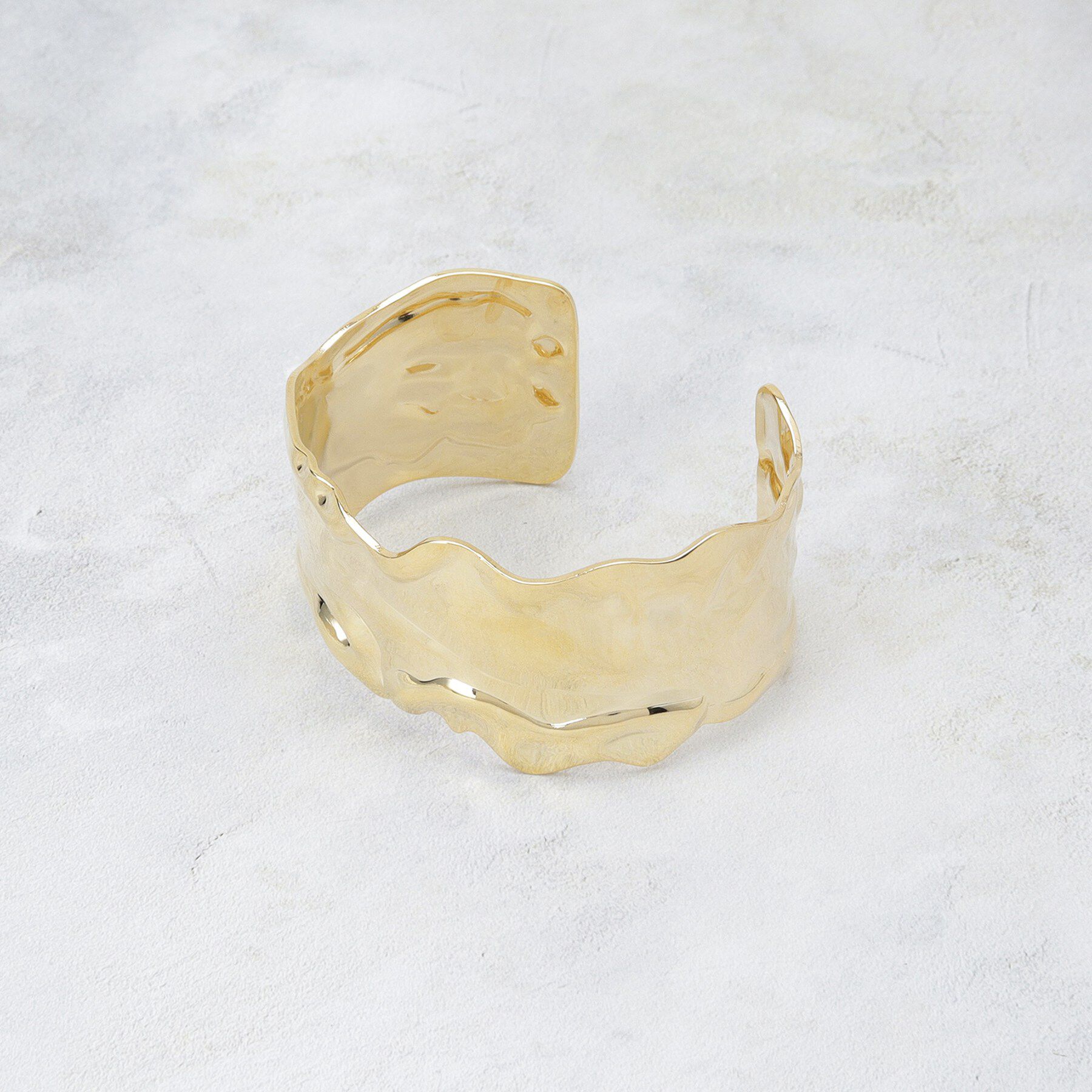 OPAQUE.CLIP「ニュアンスエンボス ワイドバングル」|ブレスレット・バングル|ゴールド(007)