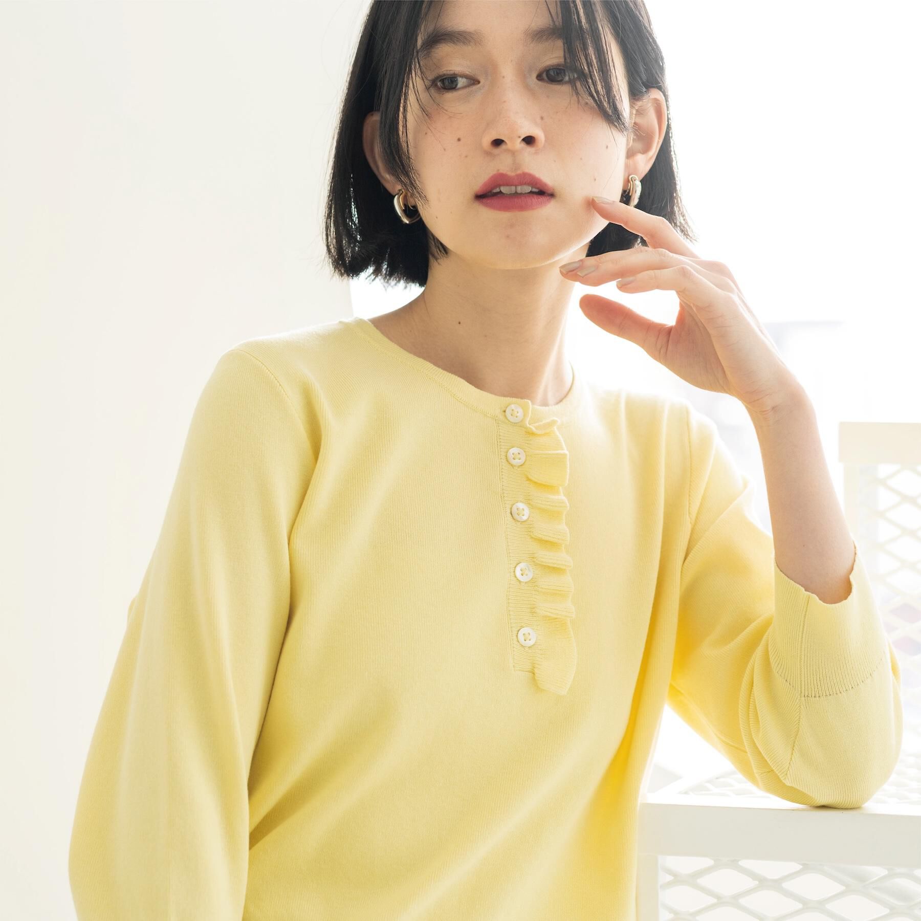 OPAQUE.CLIP「フリルヘンリーネックニット【洗濯機OK/抗ピル】」|ニット・セーター|イエロー(031)