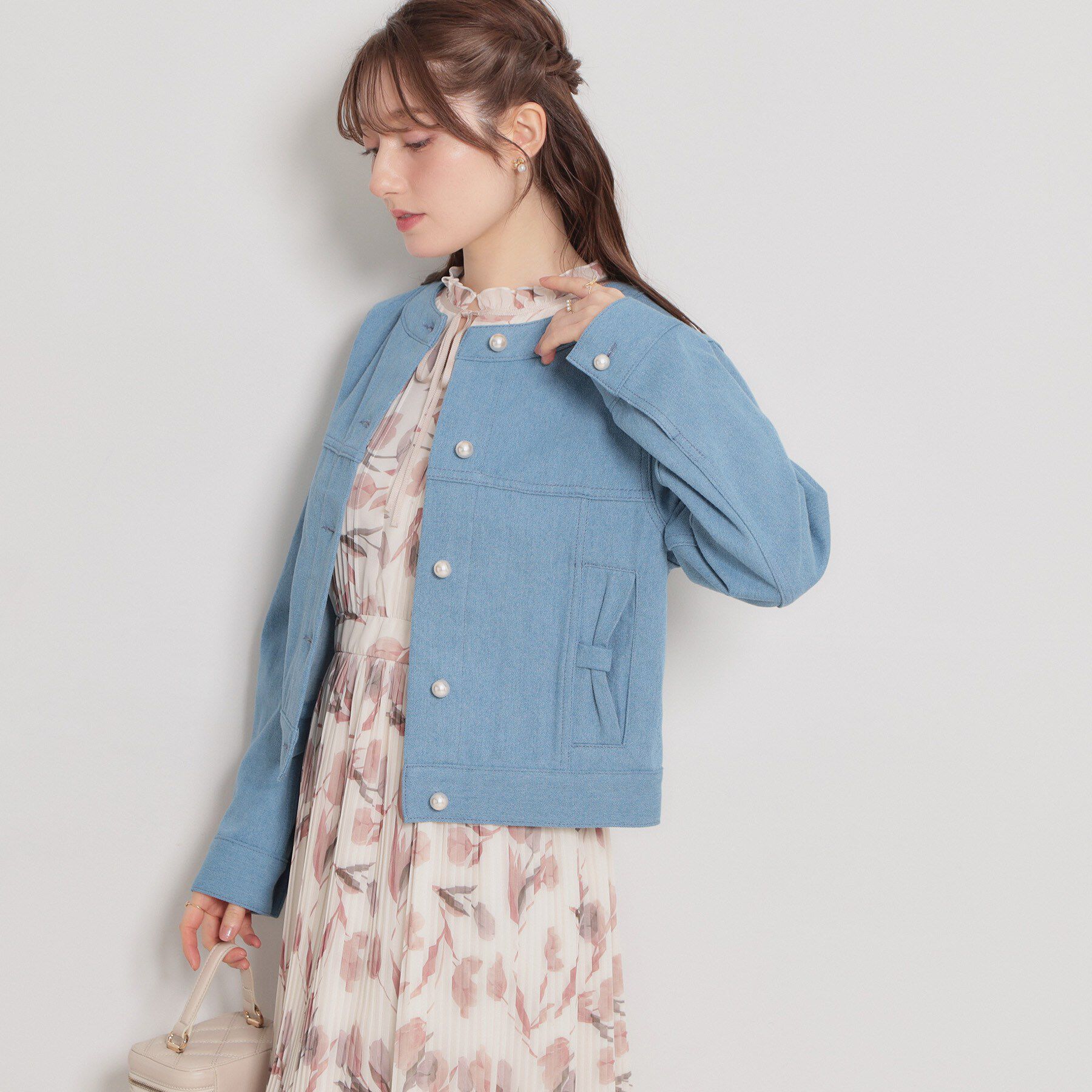 Couture broach「【洗える・綿100％】パール調ボタン デニムジャケット」|デニムジャケット|
