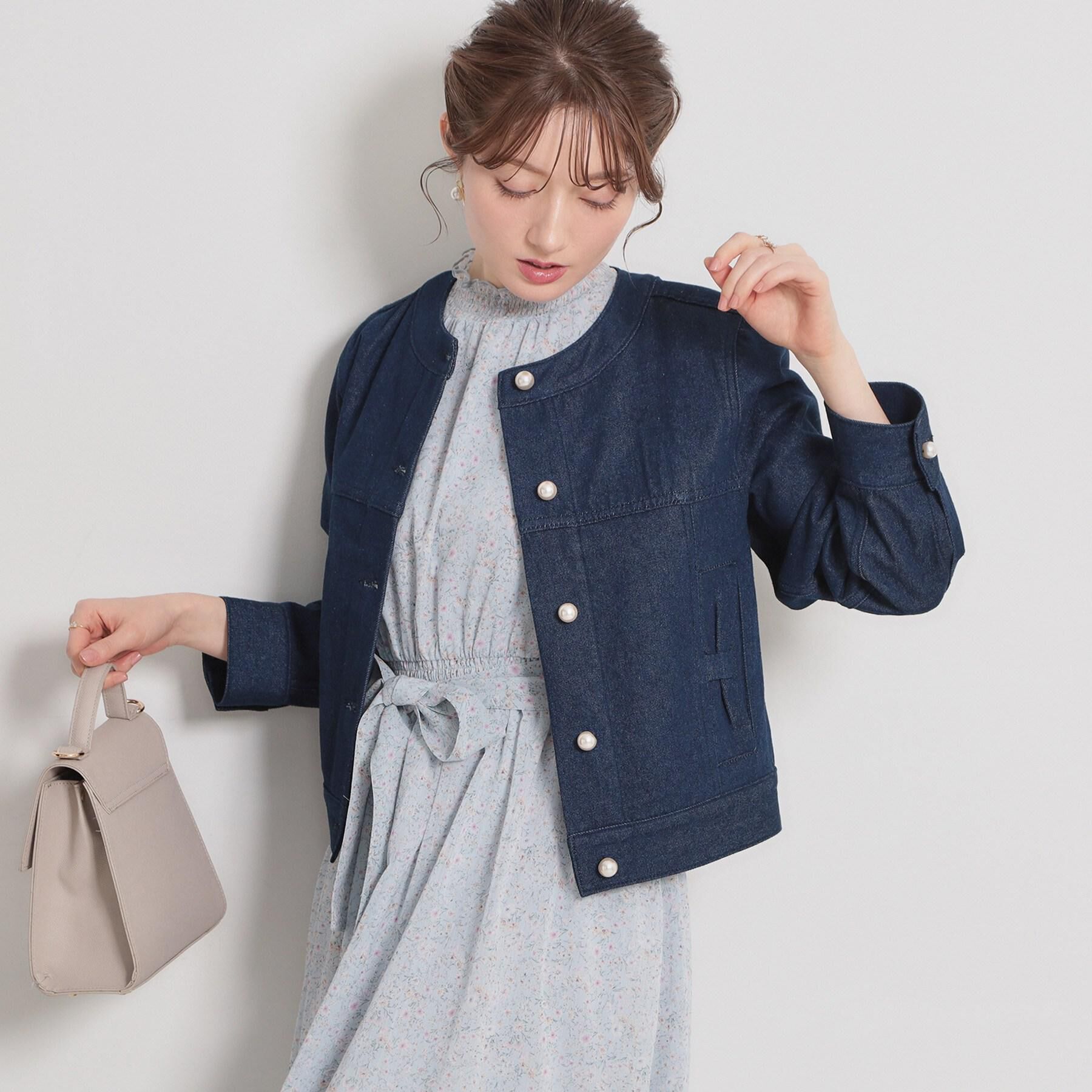 Couture broach「【洗える・綿100％】パール調ボタン デニムジャケット」|デニムジャケット|ネイビー(094)