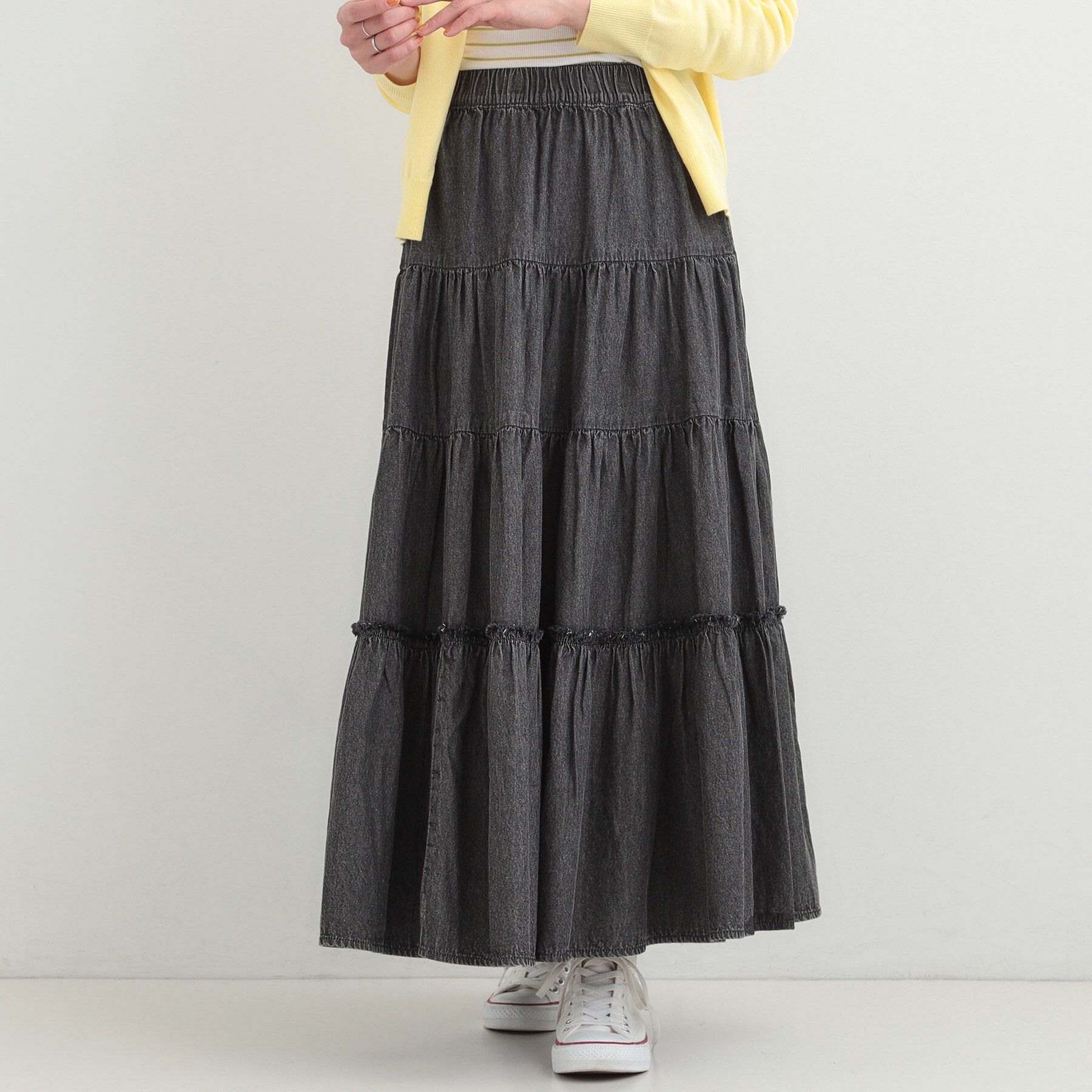 SHOO･LA･RUE「【ライトオンスデニム/S-LL】女性らしさをプラスする ティアードデニムロングスカート」|スカート|ブラック(019)