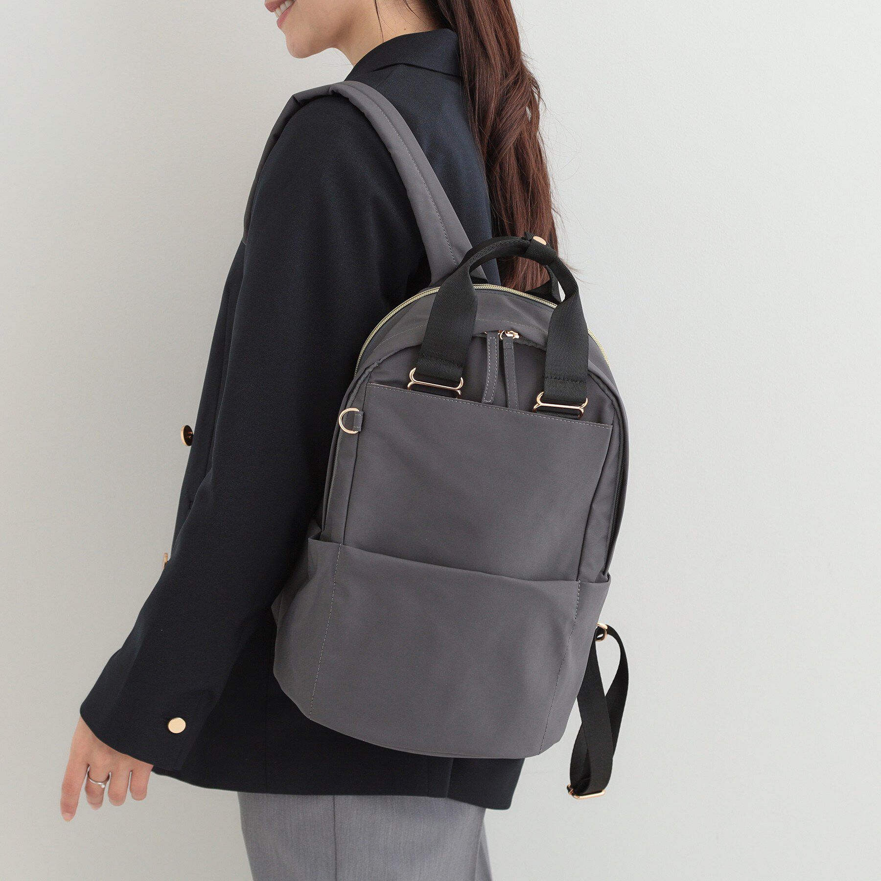 SHOO･LA･RUE「【撥水/9ポケット】コロンとしたフォルムが愛らしい キャリーオン ラウンドリュック」|リュック|