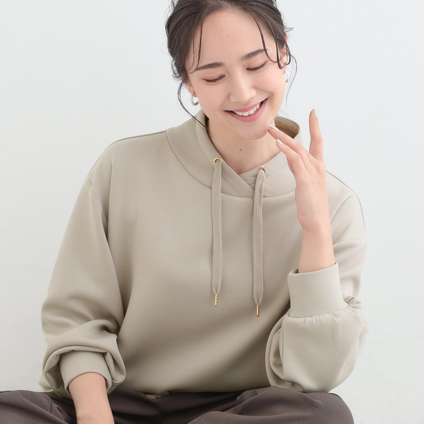 SHOO･LA･RUE「もちさらなめらかタッチ 大人が楽を叶える、パーカ風トップス」|Tシャツ・カットソー|グレージュ(050)