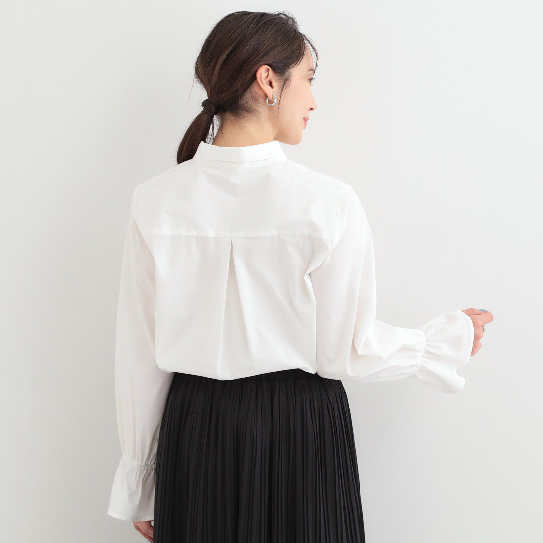 SHOO･LA･RUE「【洗濯後シワになりにくい/UV/S-LL】シンプルで使いやすい　キャンディースリーブ リボンブラウス」|シャツ・ブラウス|