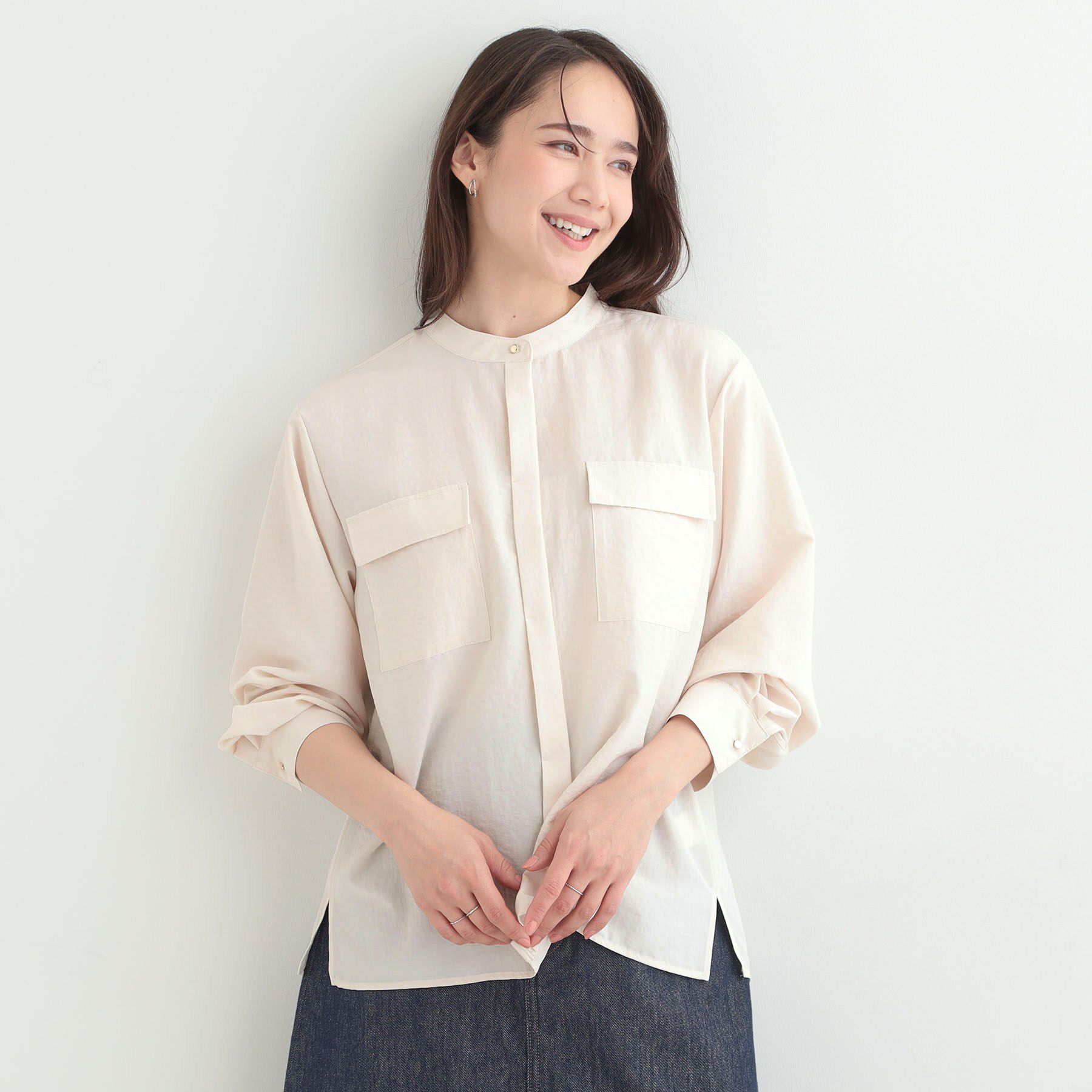 SHOO･LA･RUE「【イージーケア/S-LL/UV】きれいめにもラフにも　ダブルフラップポケットバンドカラーシャツ」|シャツ・ブラウス|