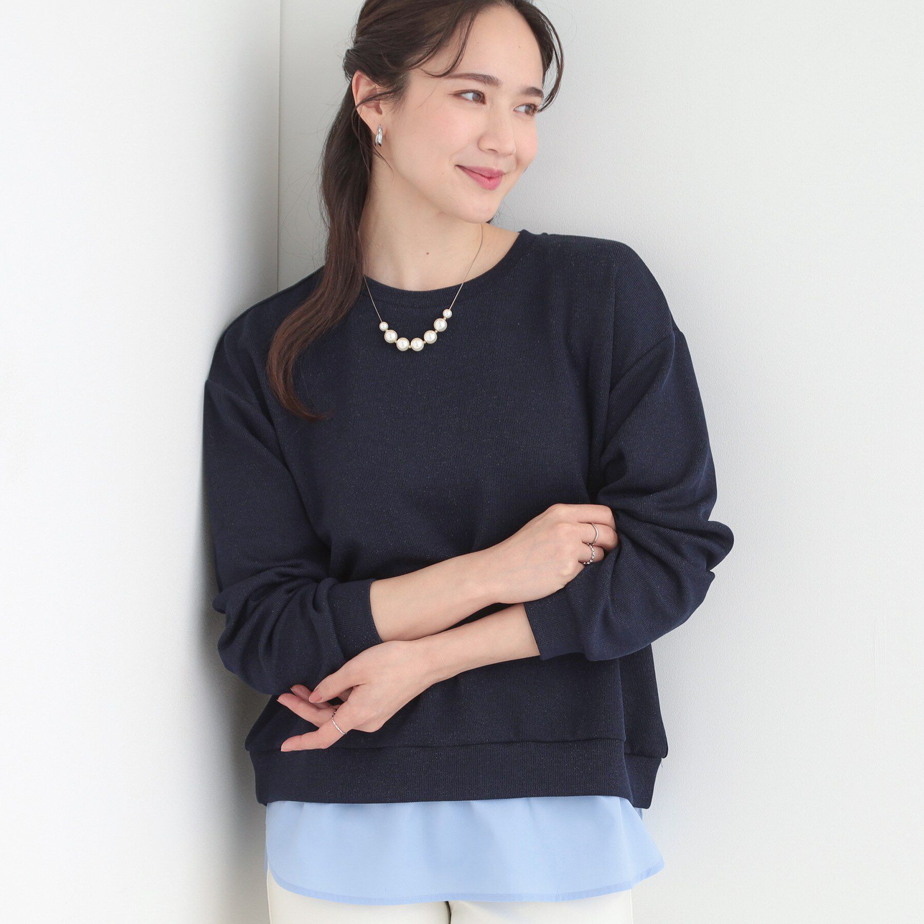 SHOO･LA･RUE「【洗濯機可/S-LL】1枚でサマ見え ラメニットソー レイヤード風トップス」|Tシャツ・カットソー|ネイビー(094)