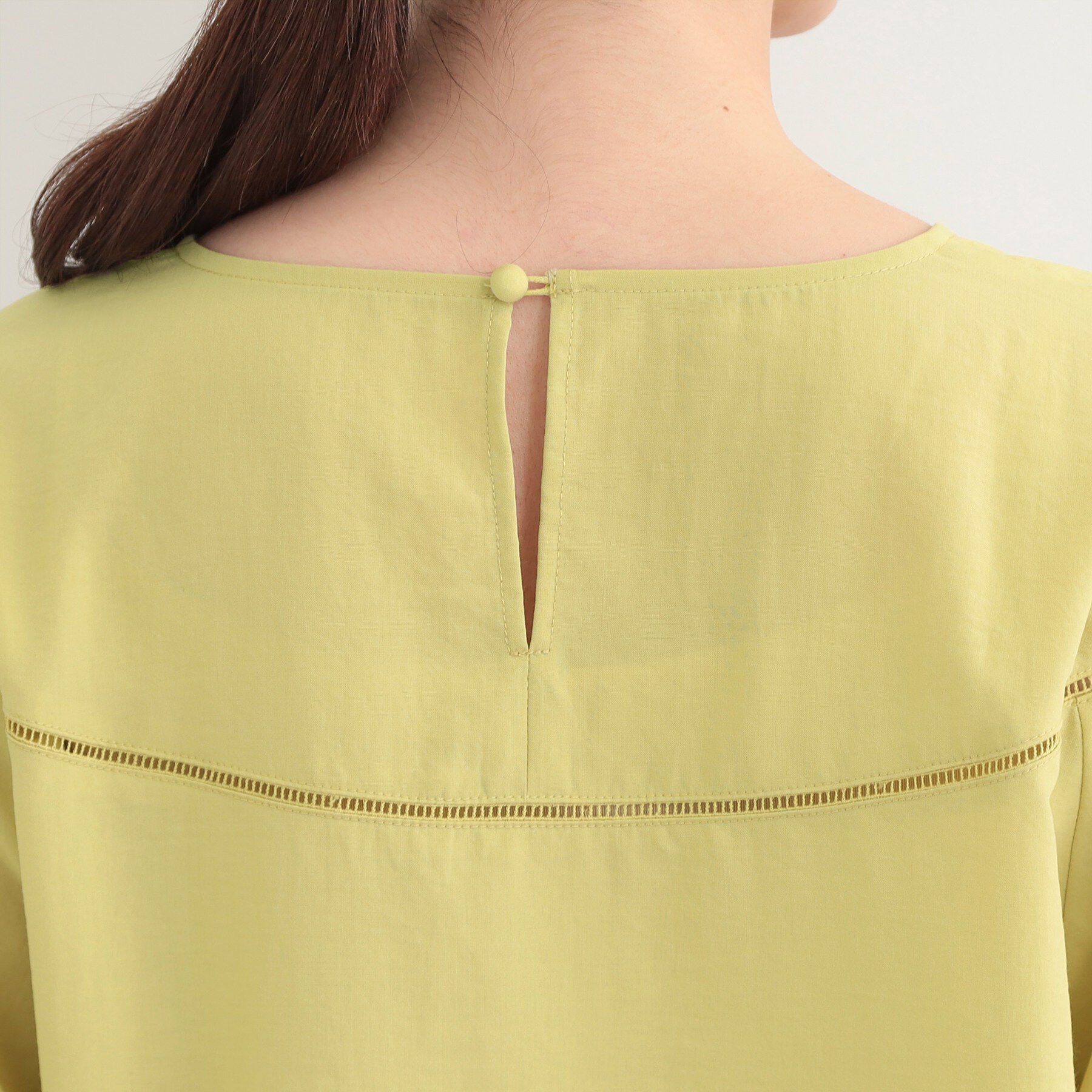 SHOO･LA･RUE「【洗濯機可/S-LL】透かし編み柄が上品な レース切り替えブラウス」|シャツ・ブラウス|