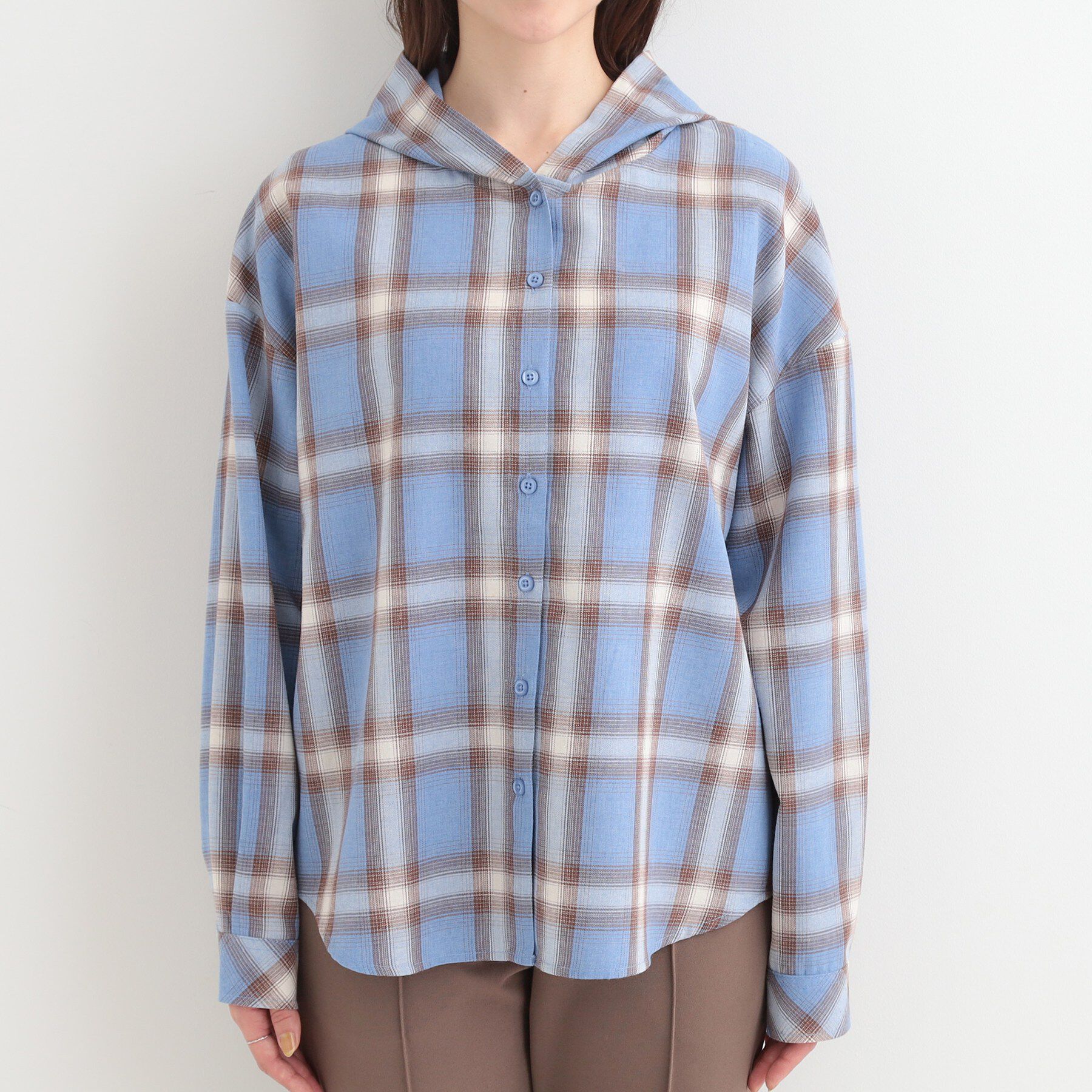 SHOO･LA･RUE「【洗濯機可/S-LL】涼しげで軽やかな チェックフーディーシャツ」|シャツ・ブラウス|