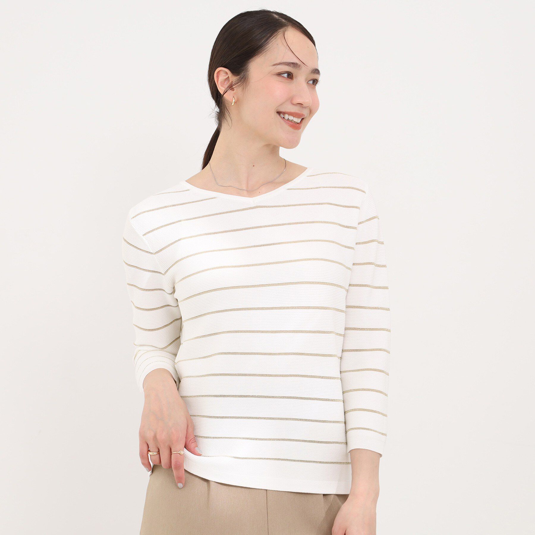 SHOO･LA･RUE「【洗える】デコルテがきれいに見えるVネックラメボーダーニット」|ニット・セーター|