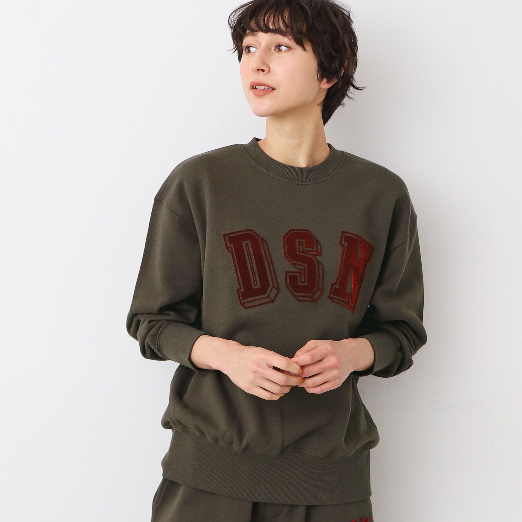 Dessin「【ユニセックス・洗える・セットアップ可能】タフティングロゴスウェット」|パーカー|チャコールグレー(0