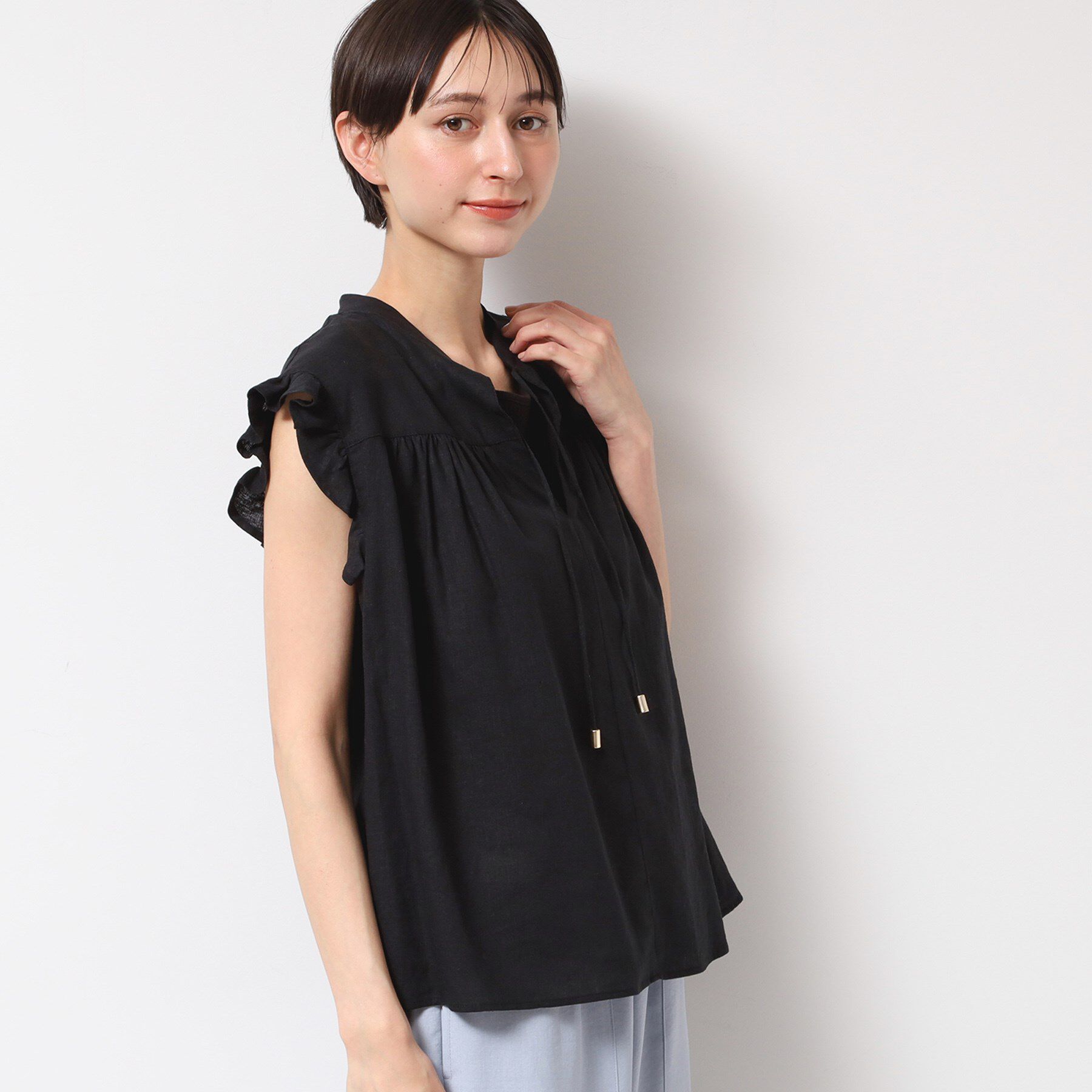 Dessin「【洗える】レーヨン麻フリルスリーブブラウス」|シャツ・ブラウス|ブラック(019)