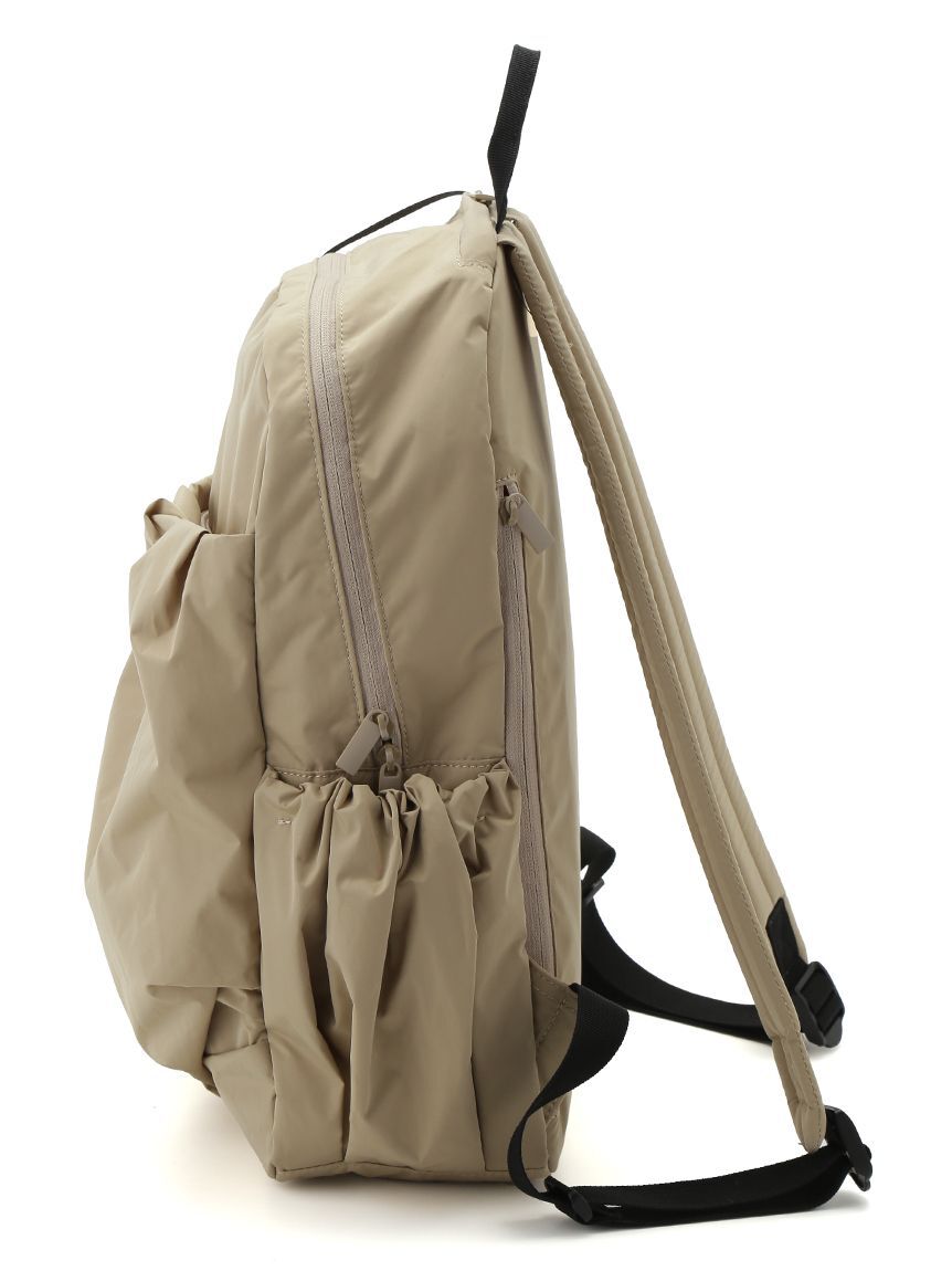 emmi atelier「【ONLINE限定カラー】eco 撥水ギャザーボディーバックパック」|リュック|