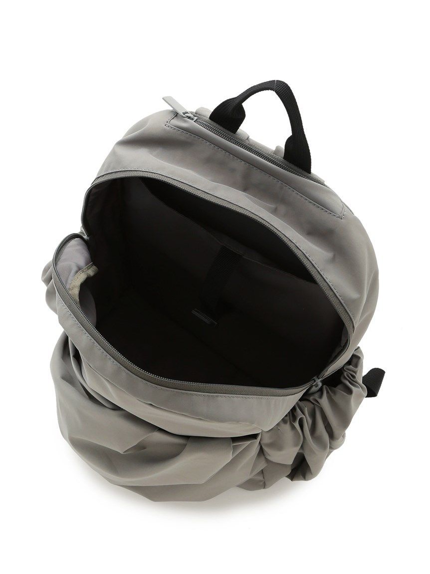 emmi atelier「【ONLINE限定カラー】eco 撥水ギャザーボディーバックパック」|リュック|