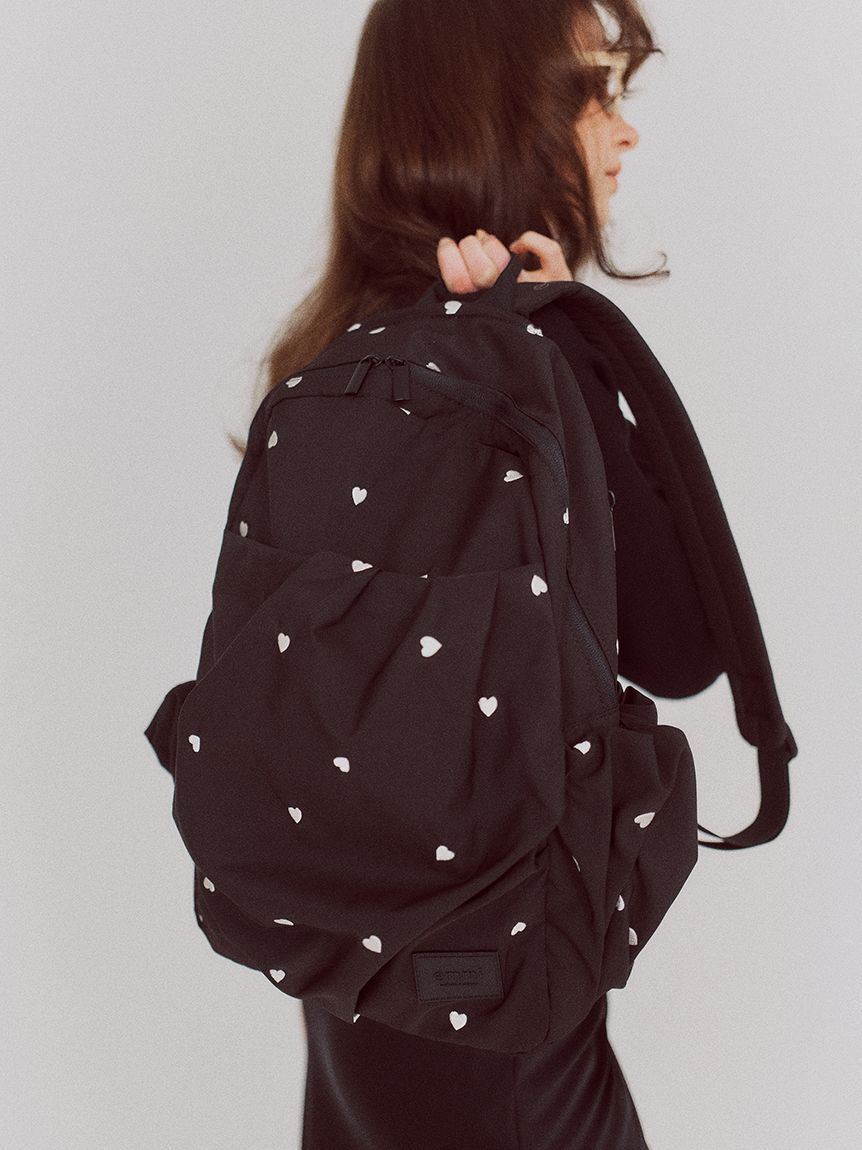 emmi atelier「【HEART】 【USAGI ONLINE・ZOZO限定カラーあり】eco ハートギャザーボディーバックパック/撥水」|リュック|BLK