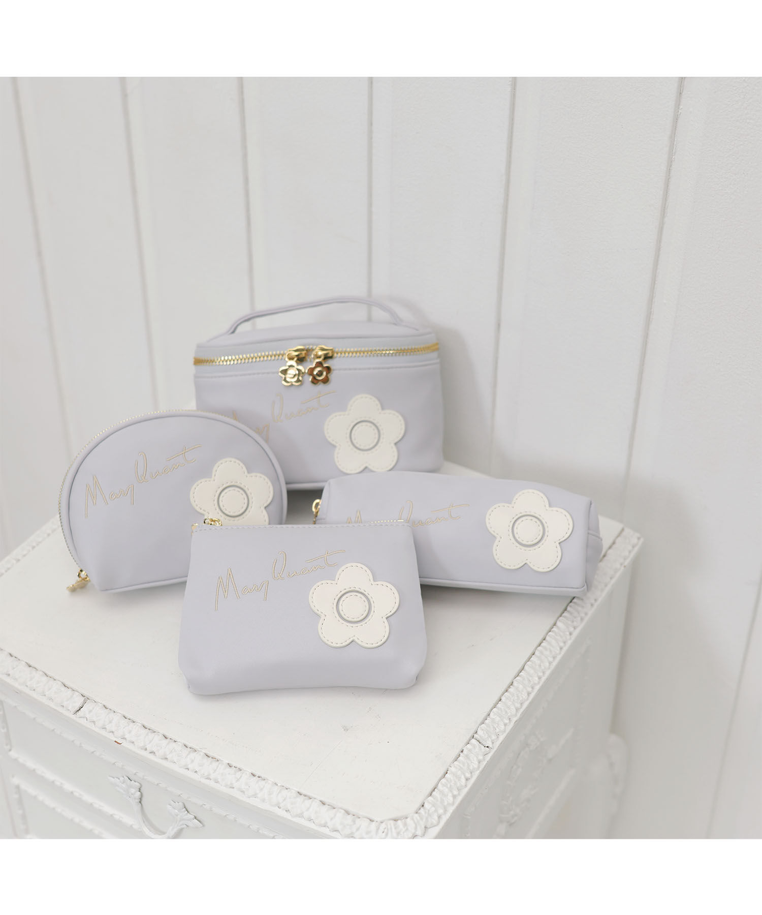 MARY QUANT「サインロゴデイジーパッチ 舟型ティッシュケース」|ポーチ|