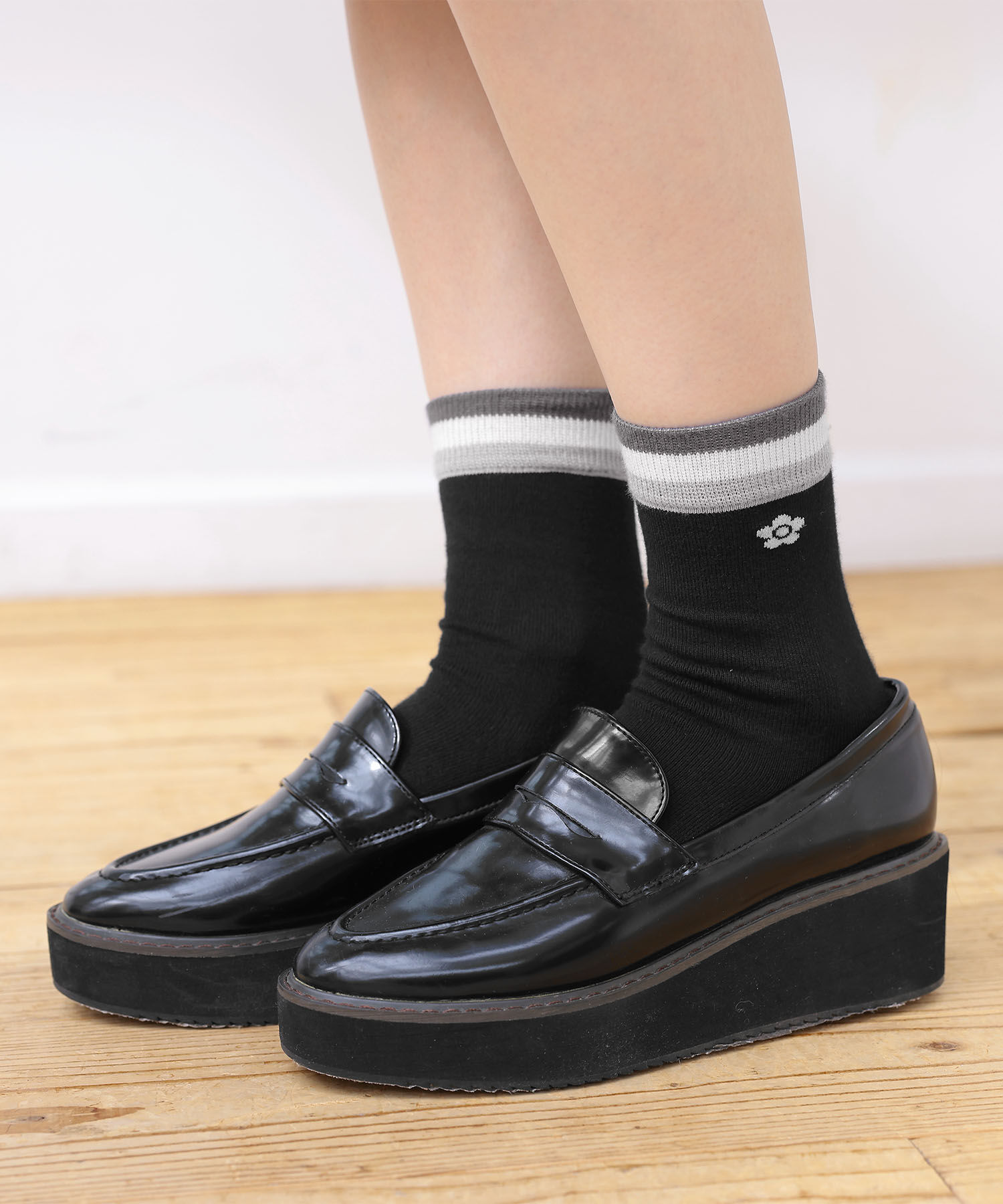 MARY QUANT「ボーダーラインデイジー ソックス」|ソックス|ブラック