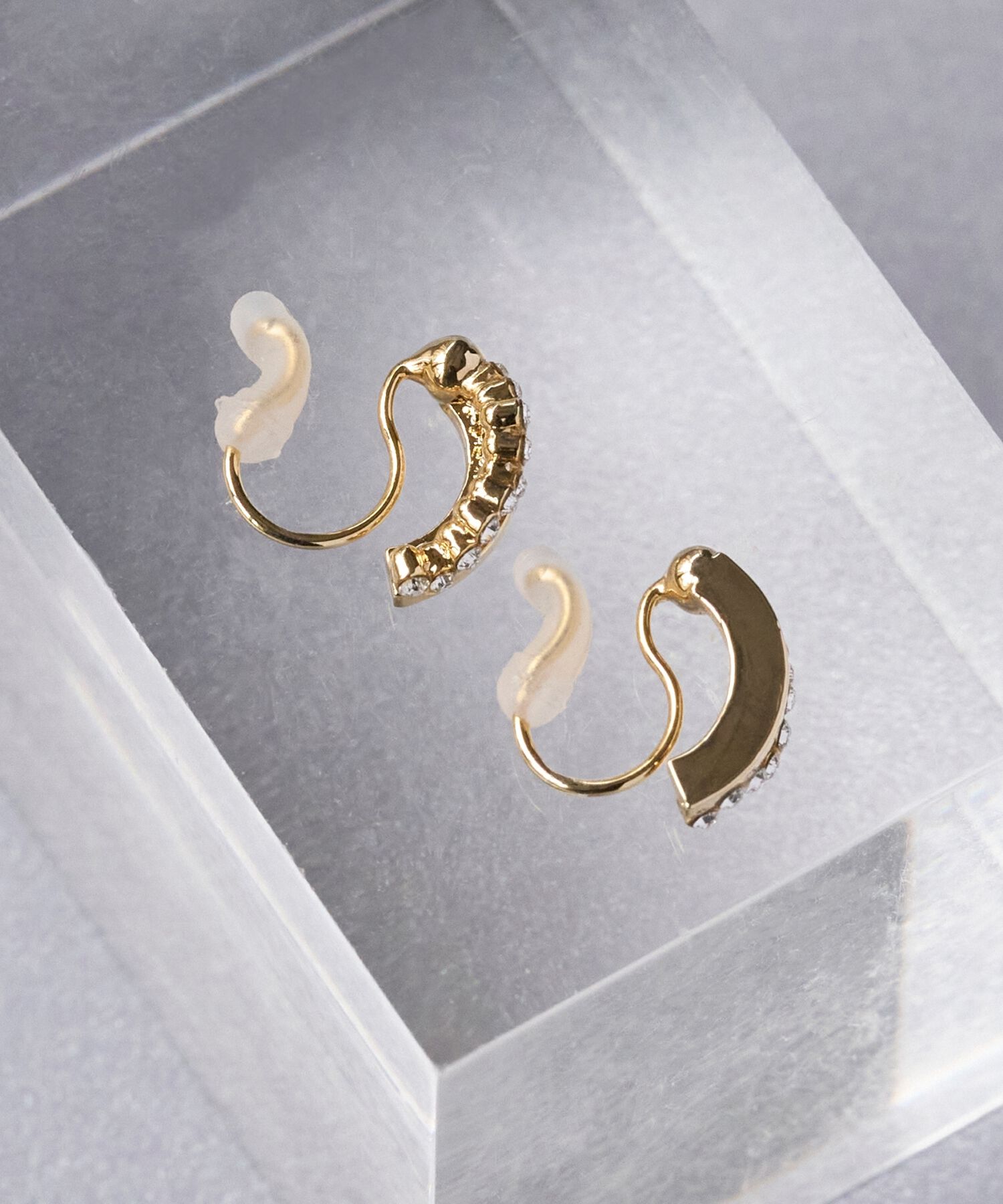 Phoebe「【金属アレルギー対応】【痛くないシリーズ】ミルキーウェイライトフィットイヤリング　ゴールド」|イヤリング|