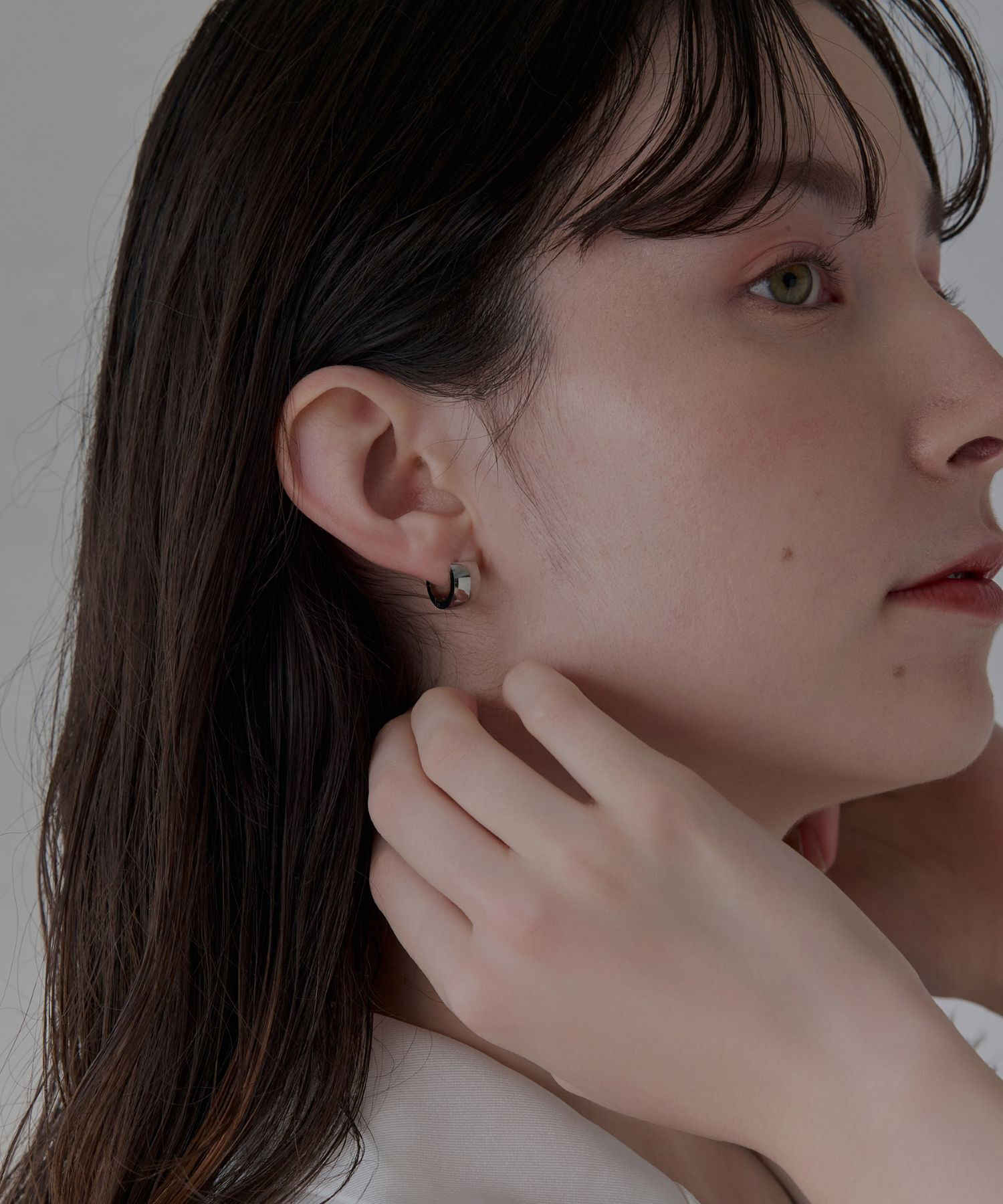 Phoebe「【金属アレルギー対応】ワンタッチワイドフープミニピアス　シルバー/サージカルステンレス」|ピアス|