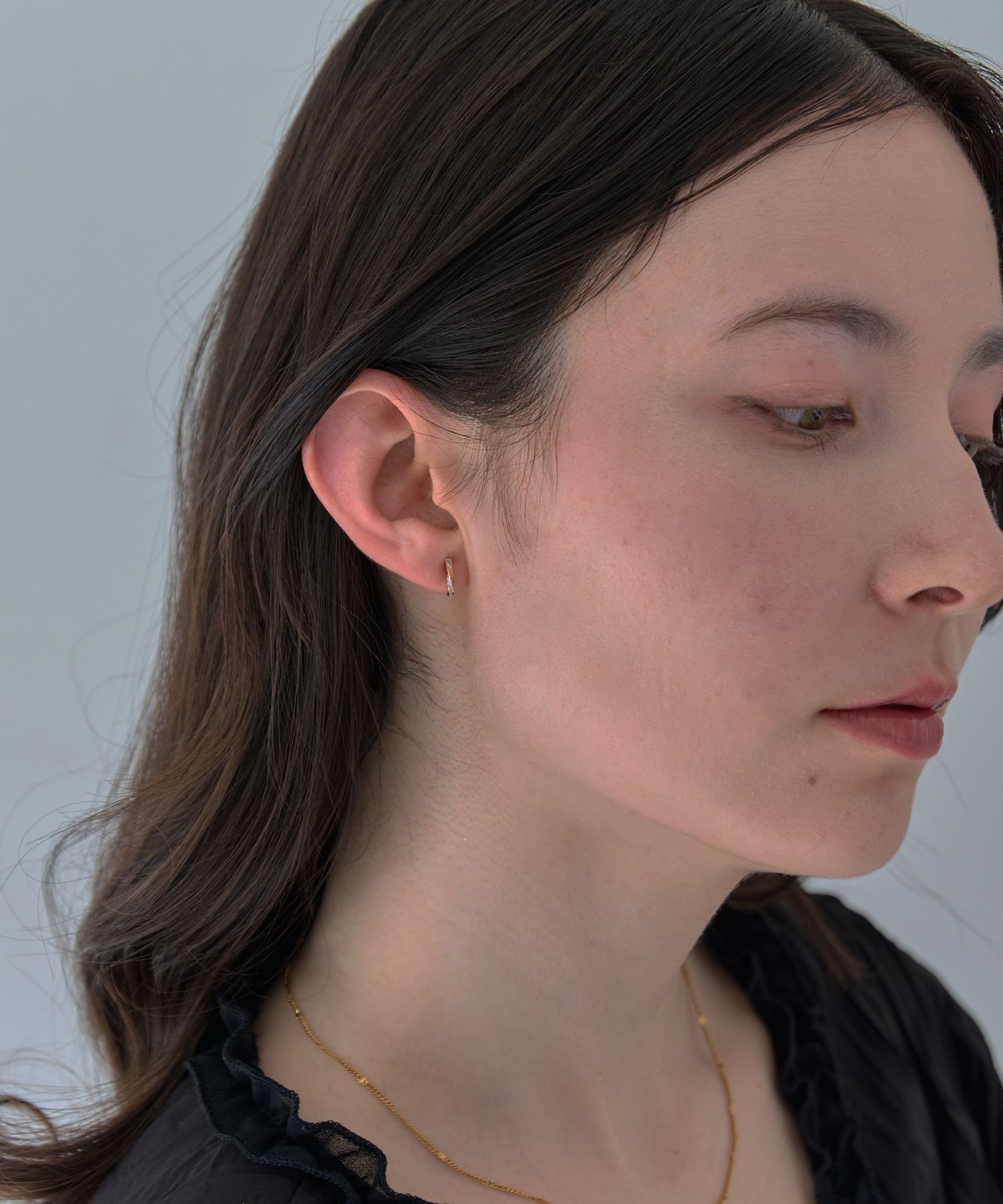 Phoebe「【痛くないシリーズ】ツイストバービジューライトフィットイヤリング　シャンパンゴールド」|イヤリング|