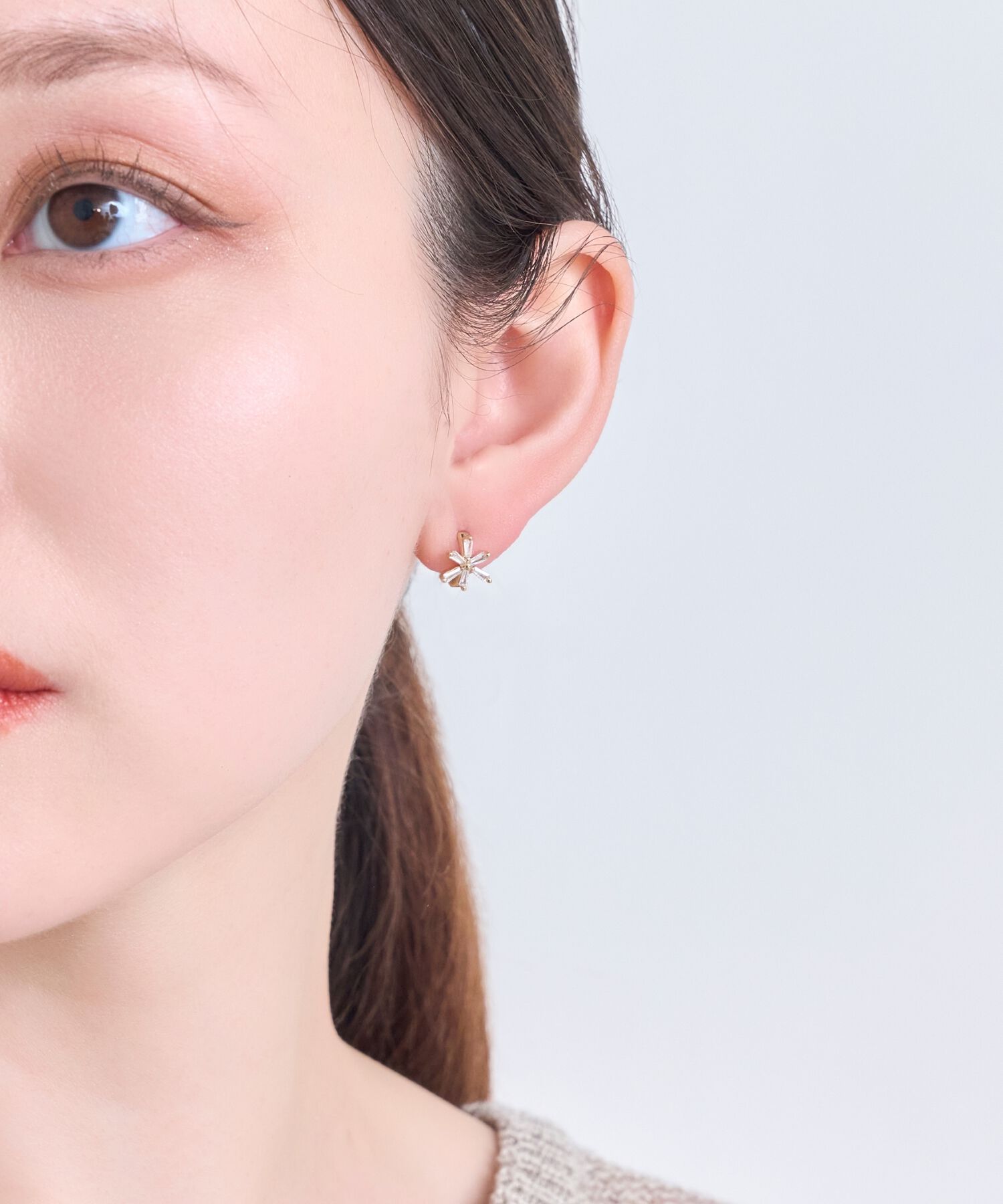 Phoebe「ワンタッチスノーフラークフープピアス」|ピアス|