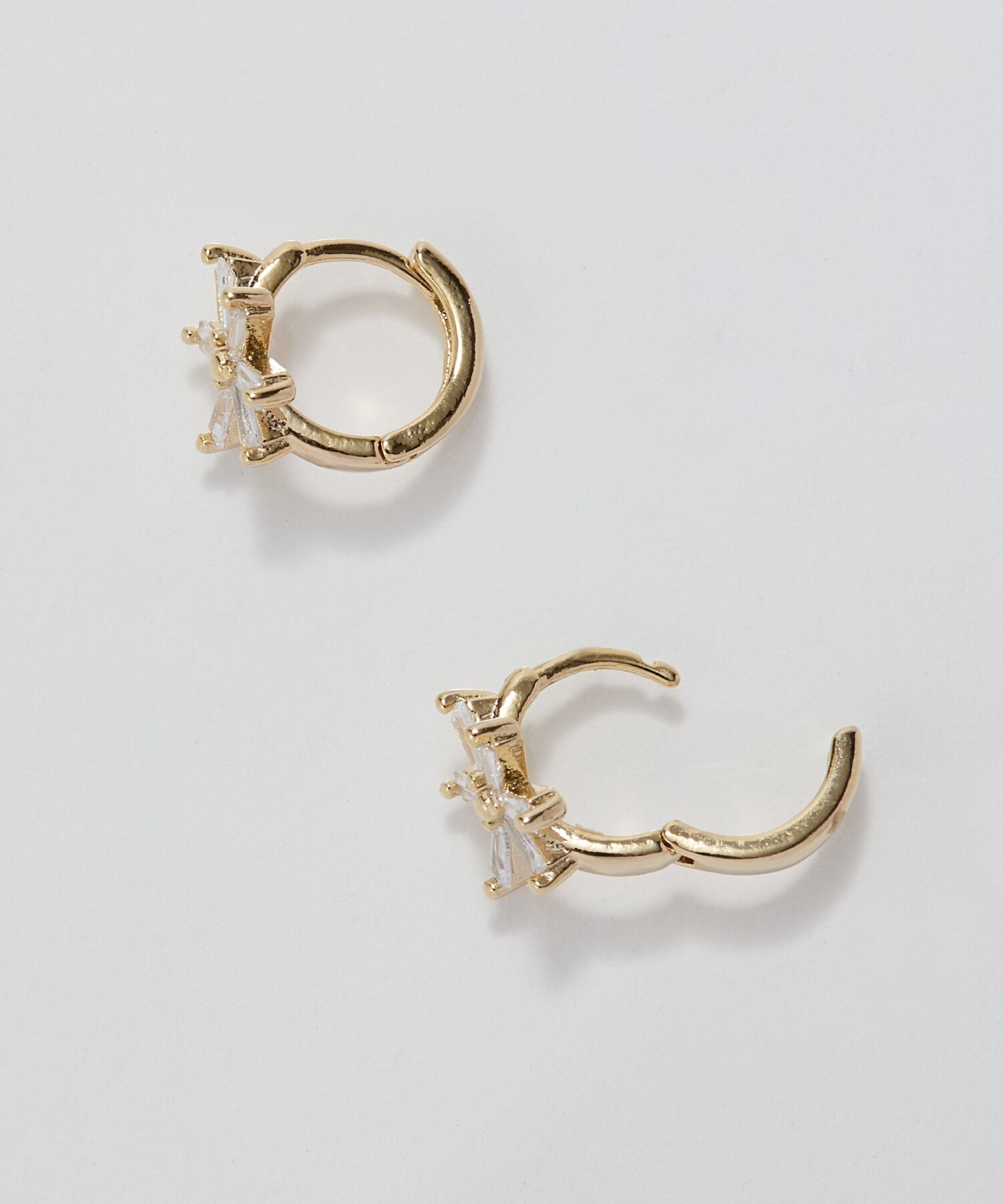 Phoebe「ワンタッチスノーフラークフープピアス」|ピアス|