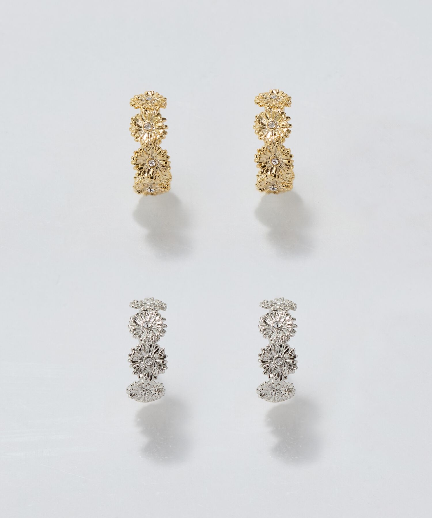 Phoebe「【金属アレルギー対応】マーガレットフラワーフープピアス　ゴールド」|ピアス|