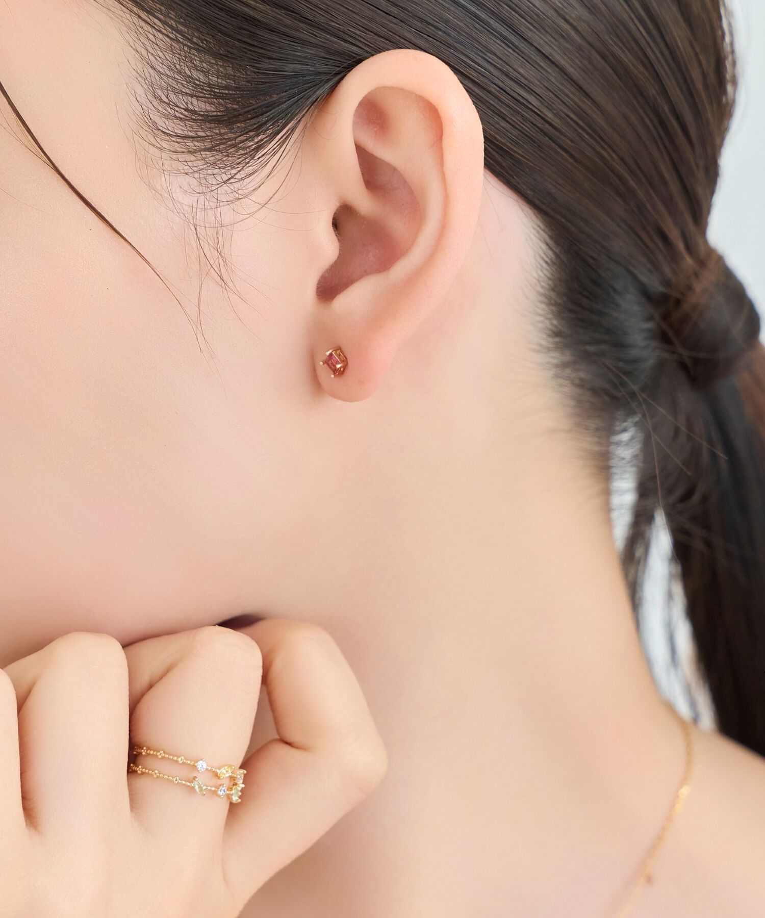 Phoebe「シャインフレームスクエアピアス　レッド」|ピアス|