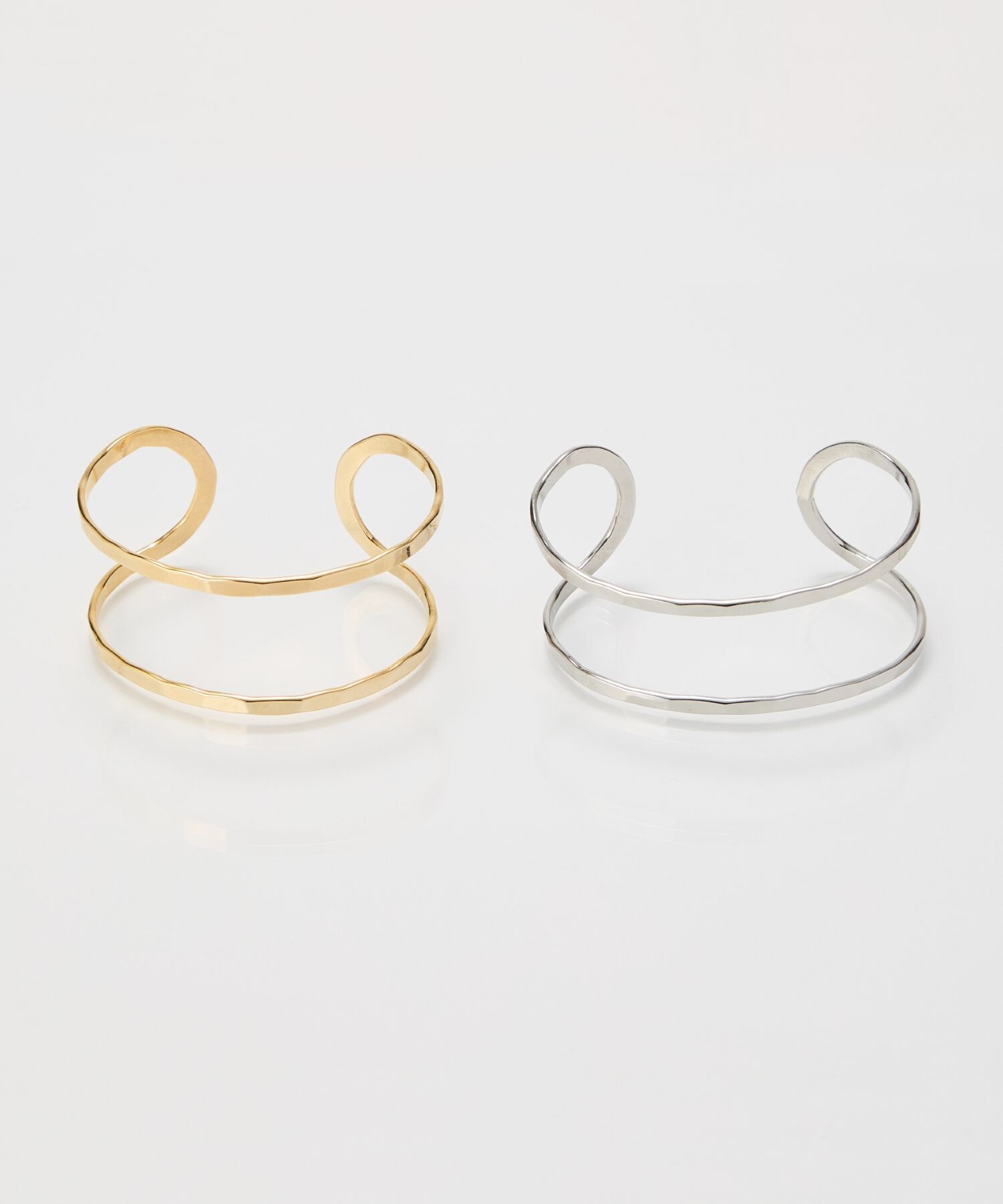 Phoebe「【金属アレルギー対応】2ラインテクスチャーワイドカフバングル　ゴールド/ニッケルフリー」|ブレスレット・バングル|