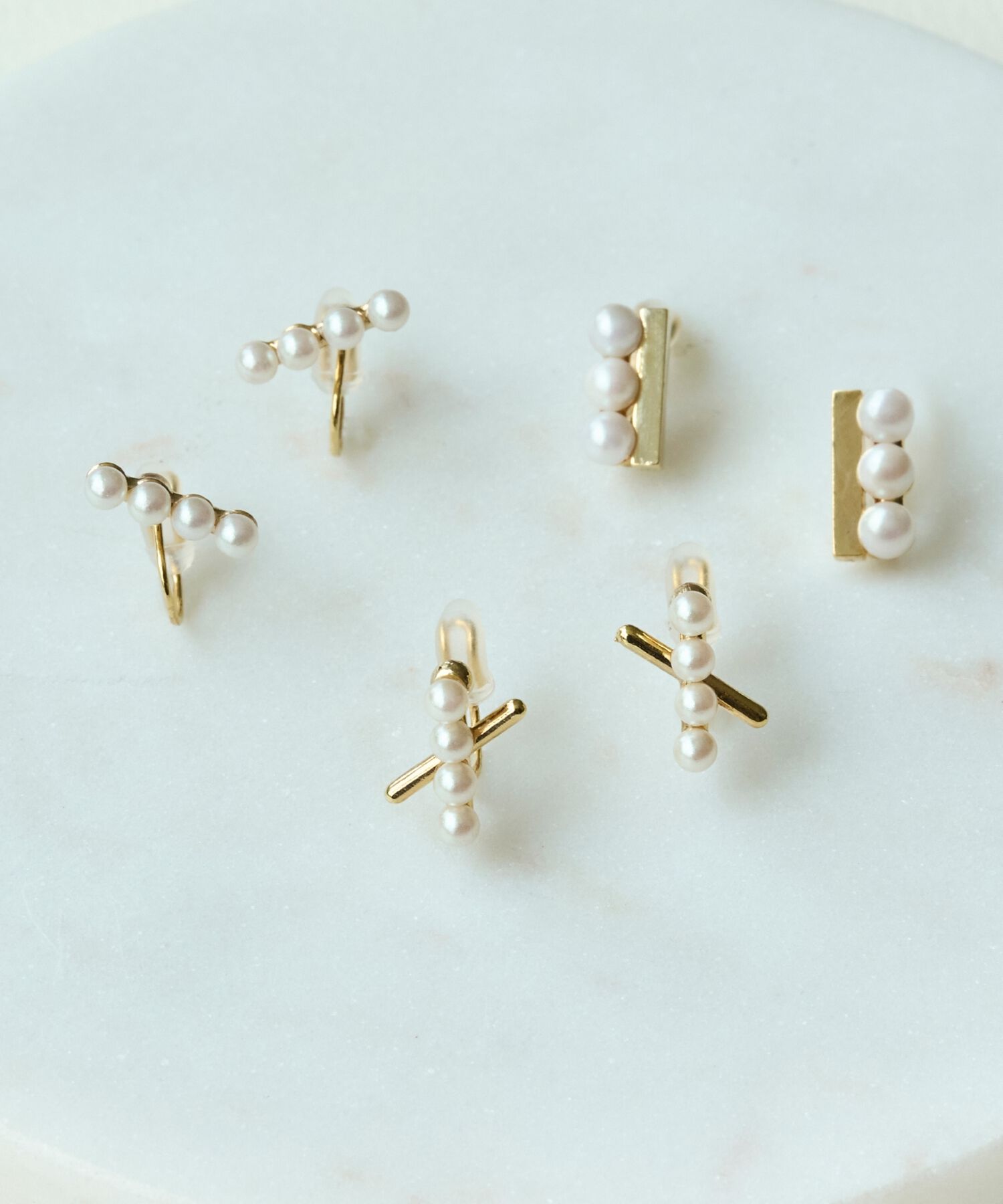 Phoebe「【痛くないシリーズ/金属アレルギー対応】パール＆バーライトフィットイヤリング　ゴールド」|イヤリング|