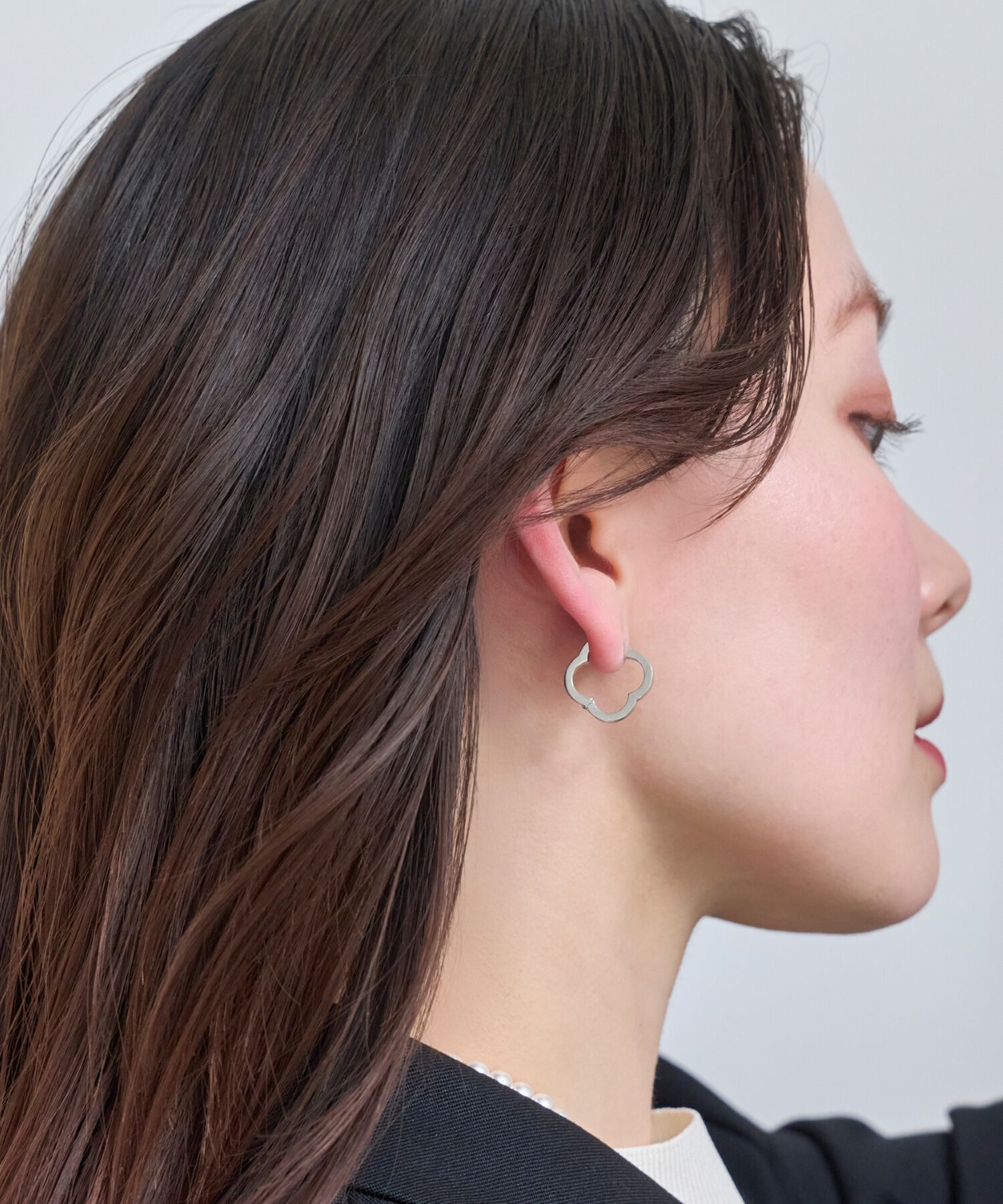 Phoebe「【金属アレルギー対応】フラワーワンタッチフープピアス　シルバー/サージカルステンレス（片耳）」|ピアス|