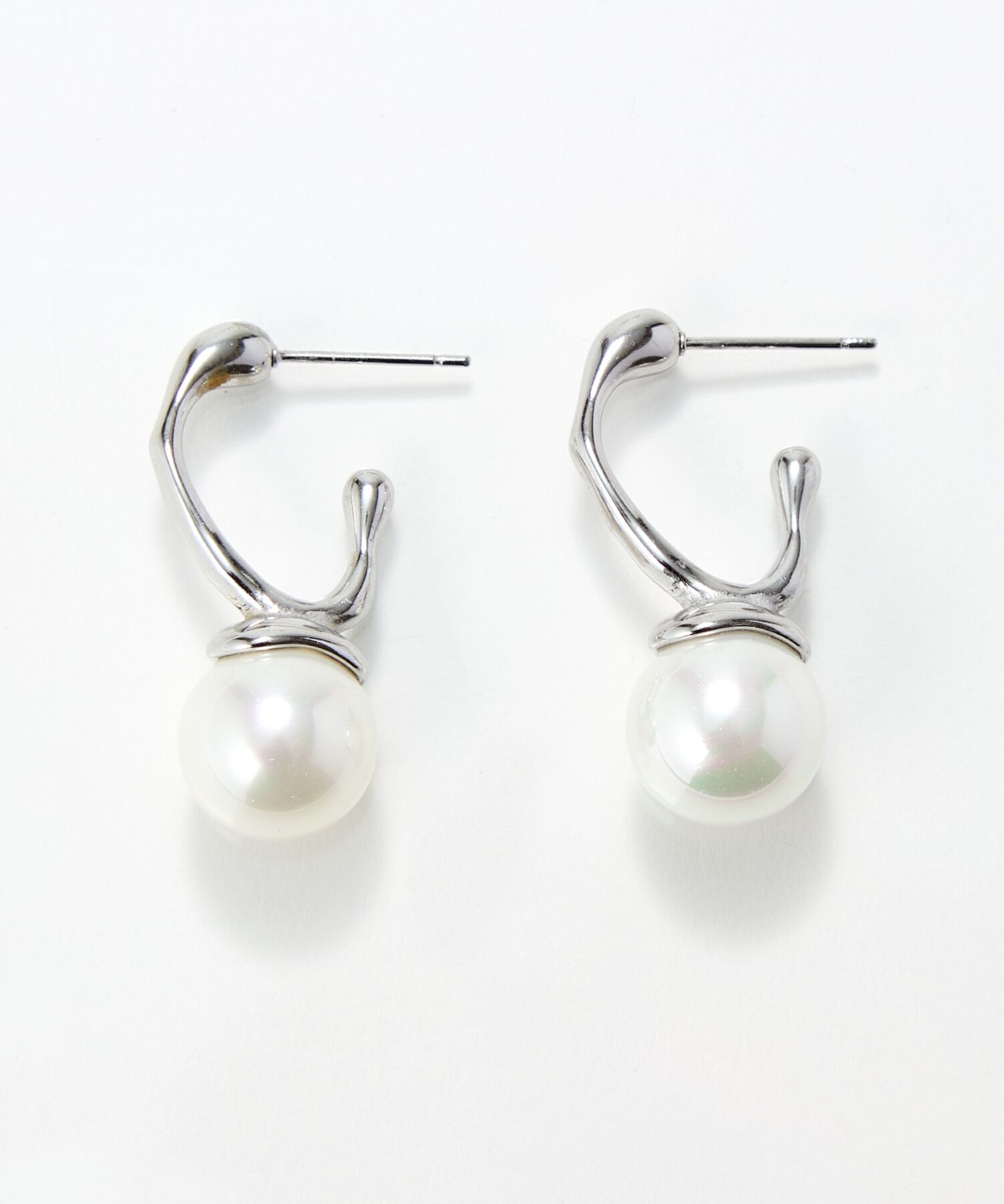 Phoebe「≪雑誌掲載≫【金属アレルギー対応】リップルパールフープピアス　シルバー/ステンレス」|ピアス|