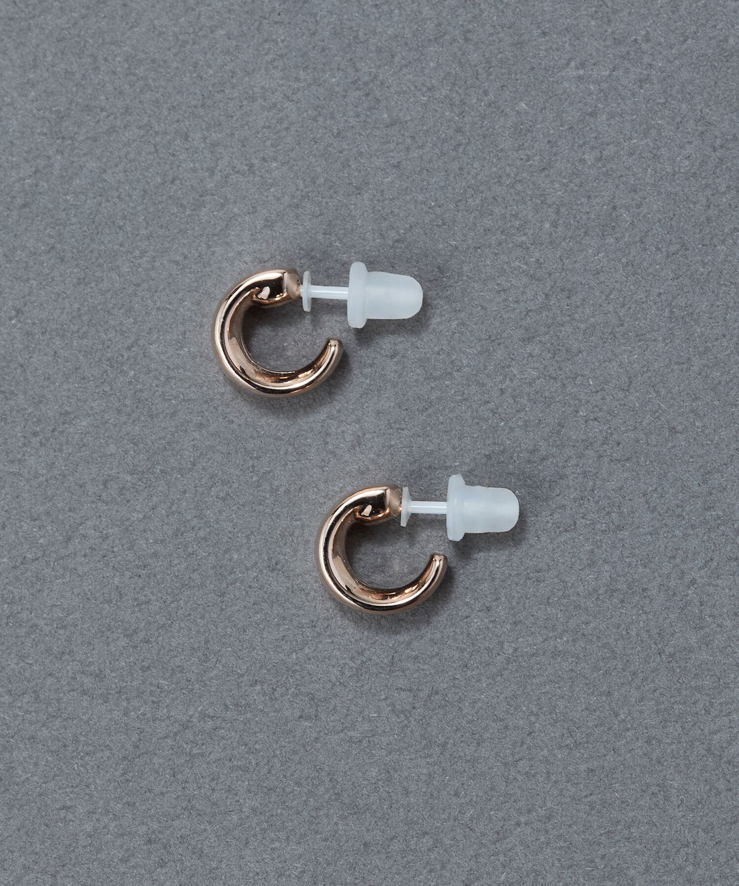 Phoebe「【金属アレルギー対応】ストレートラインセラミックポストピアス」|ピアス|