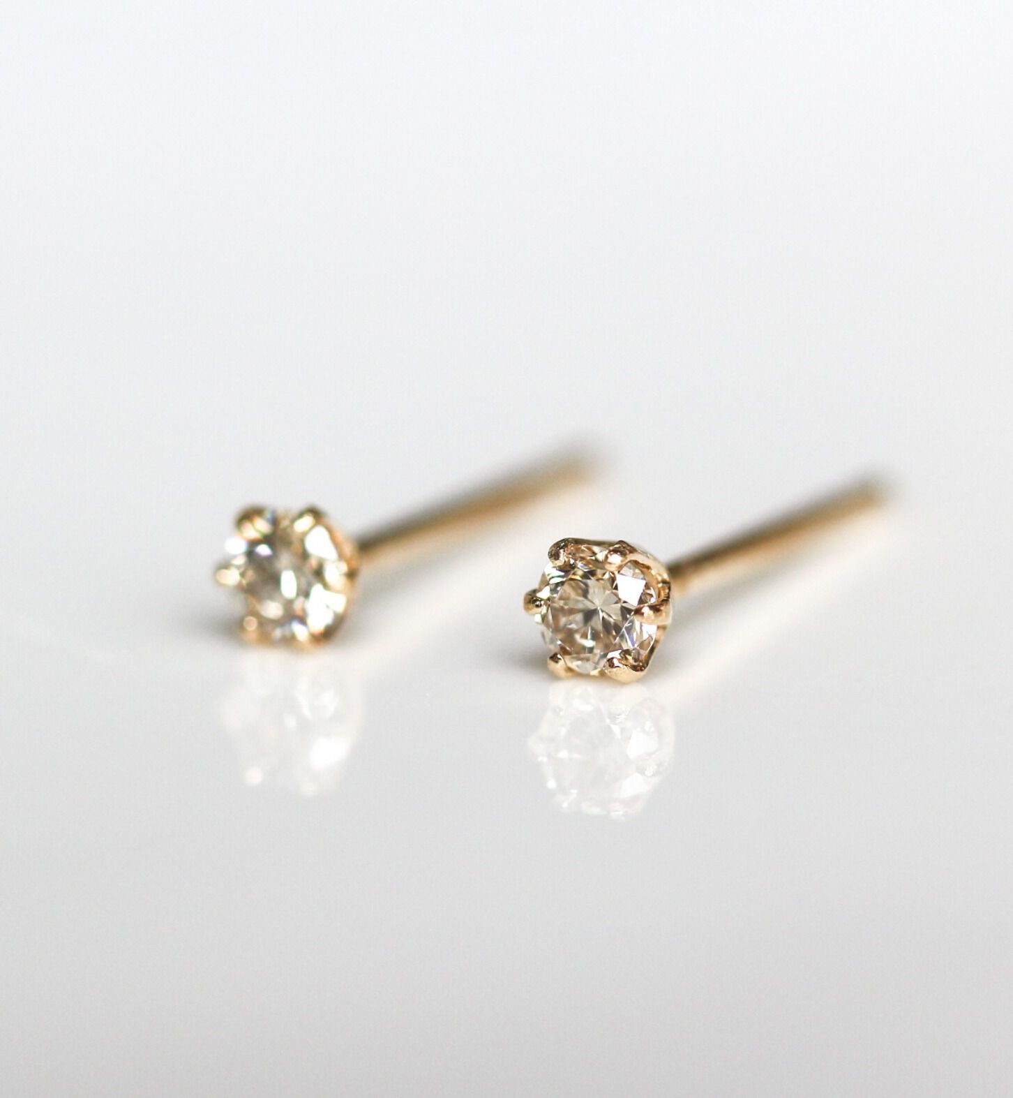  「一石 シャンパンダイヤモンド 0.1ct ピアス | K18」|ピアス|