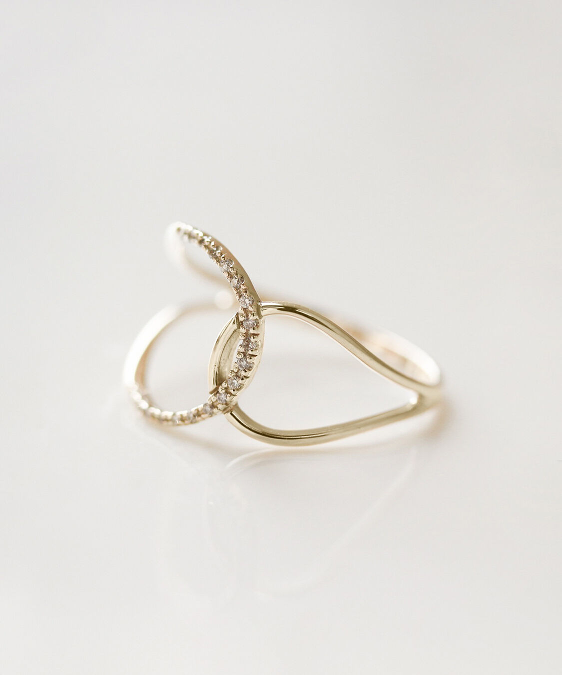  「ダイヤモンド ハグ リング | K10YG 〈世界最小〉」|リング|