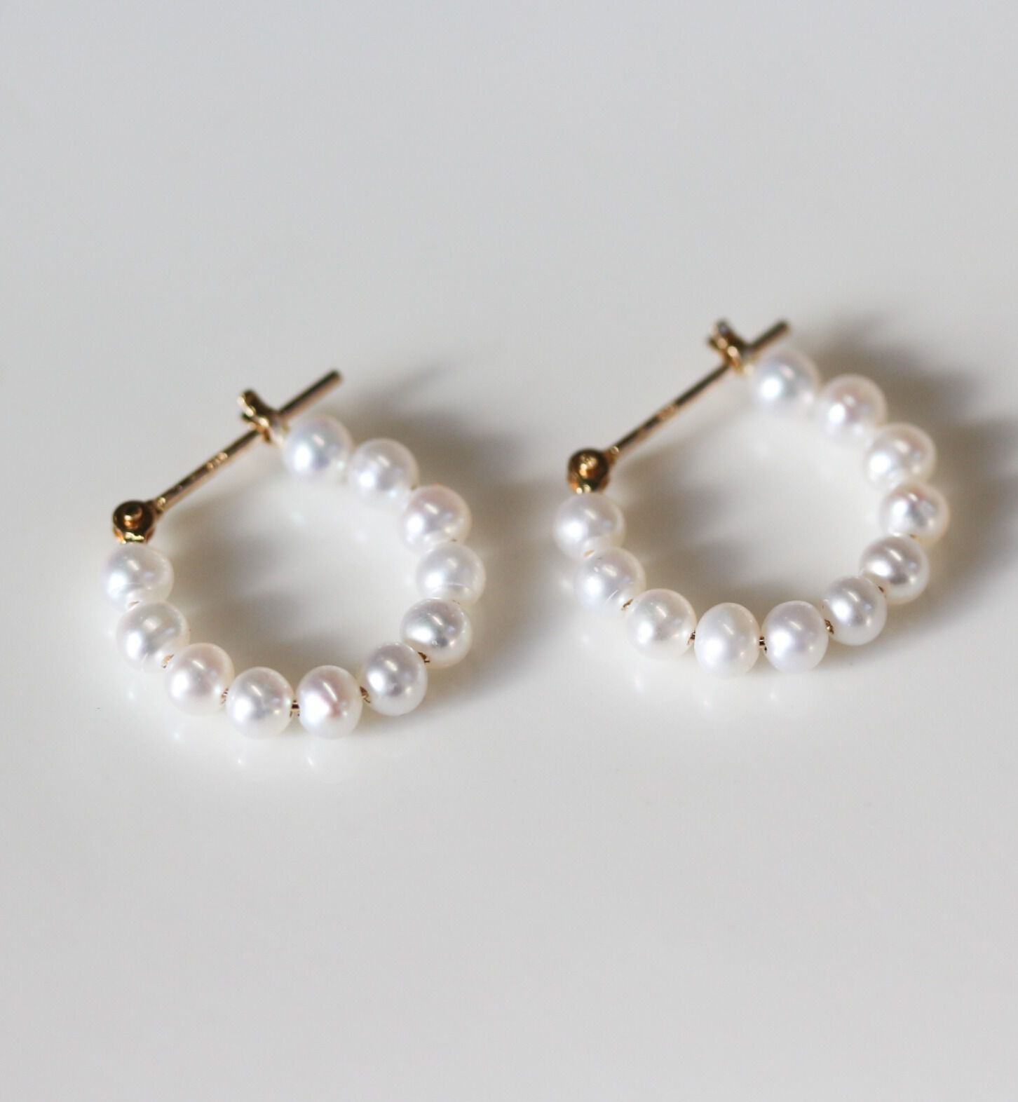  「パール スナップ フープ ピアス| K10YG 〈Ally〉」|ピアス|