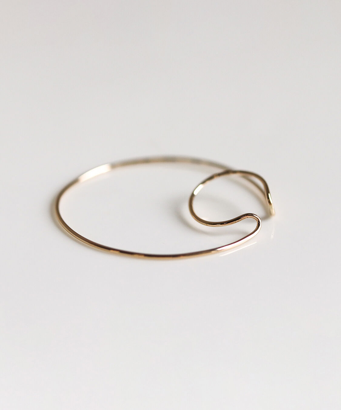  「ゴールド ラウンド イヤーカフ | K10YG 【片耳用】」|イヤーカフ|K10 イエローゴールド