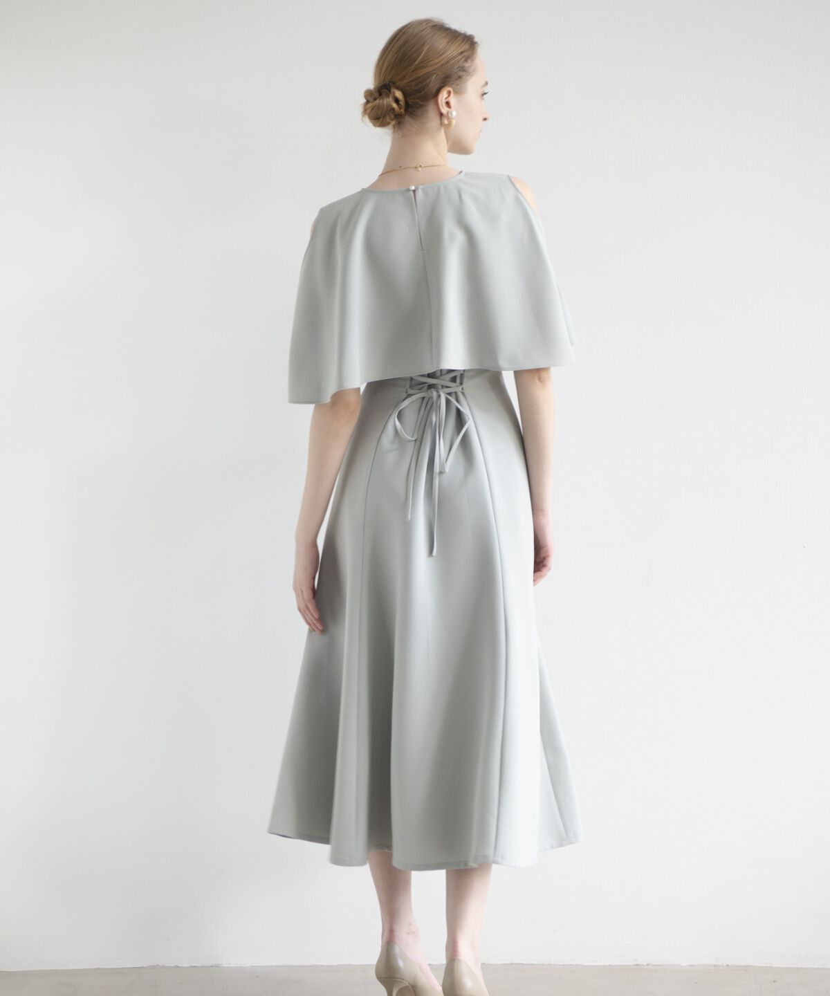 アンドクチュール「ケープレイヤードクルーネックドレス」|ドレス|