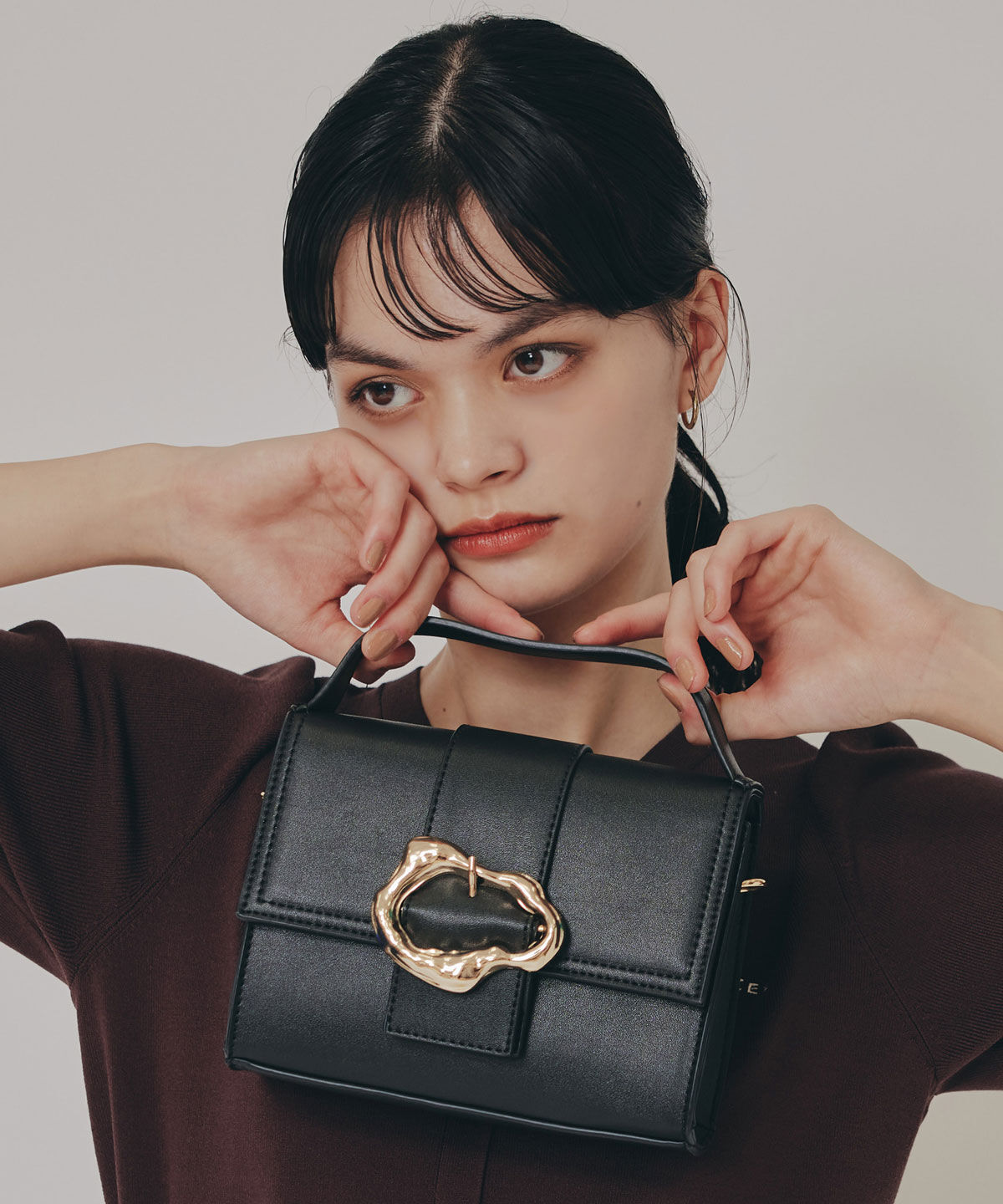 REDYAZEL「バックルデザインロゴストラップミニバッグ」|ショルダー・メッセンジャー|ブラック